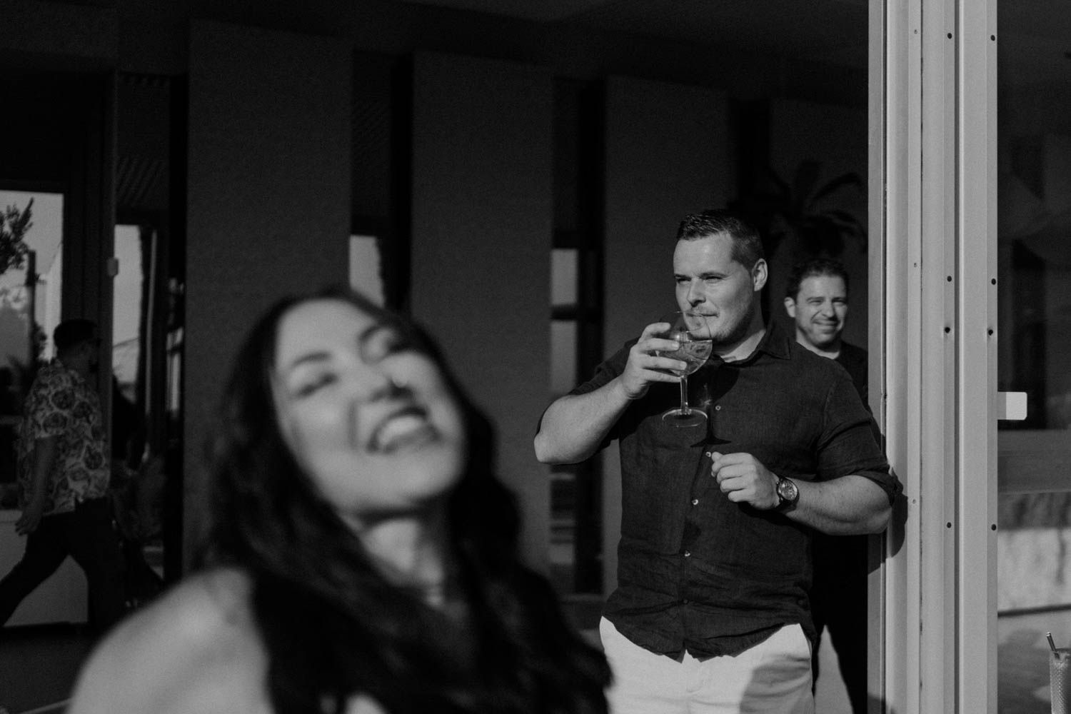 Beachside wedding at Set Lounge, Portugal. German-style destination wedding with raw emotions and high-energy party vibes.