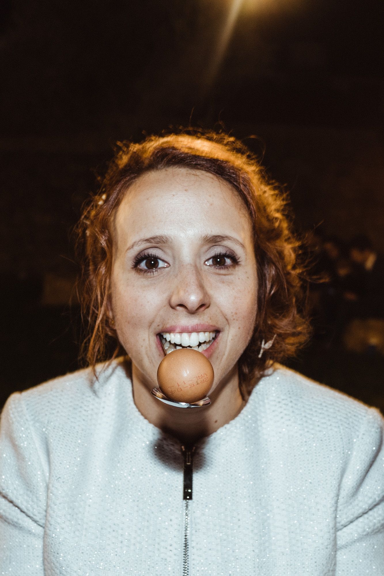 Bride playing traditional games during an intimate wedding in Porto