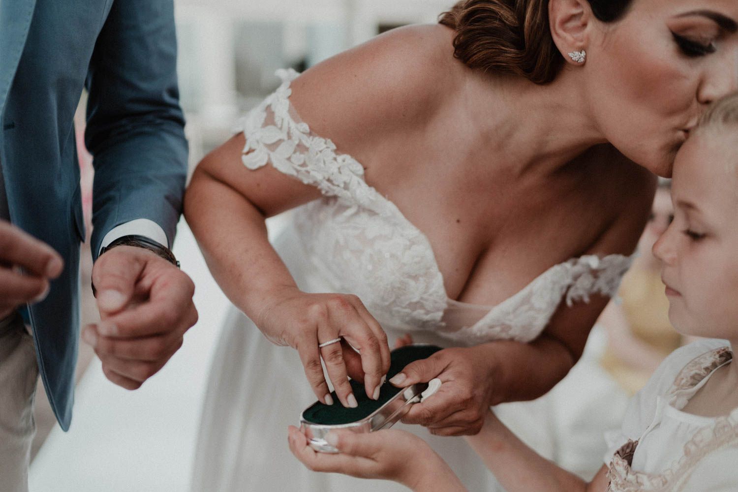 Civil wedding ceremony at Set Lounge, Portugal. Authentic and emotional moments captured during the German-style destination wedding.