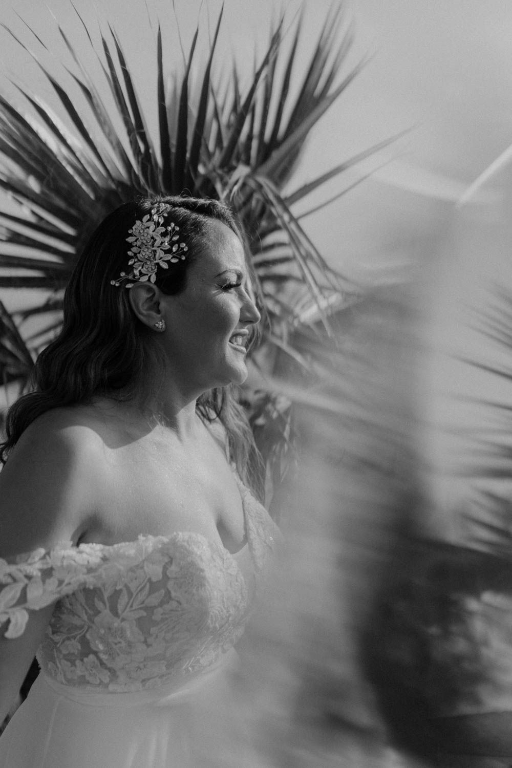 Beachside wedding at Set Lounge, Portugal. German-style destination wedding with raw emotions and high-energy party vibes.