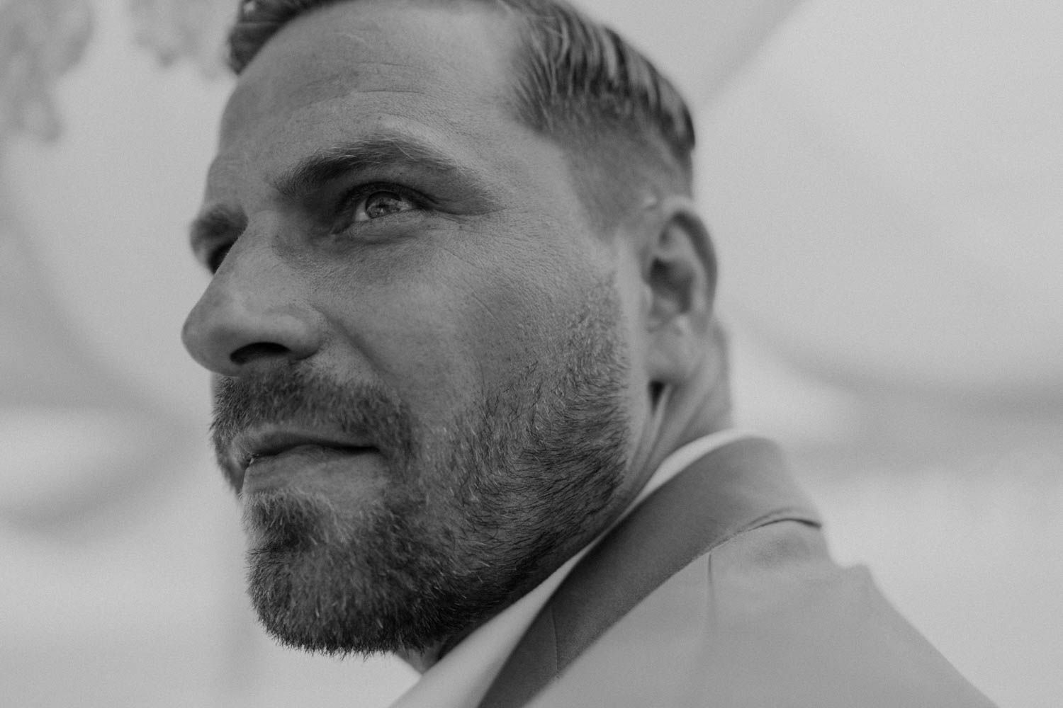 Civil wedding ceremony at Set Lounge, Portugal. Authentic and emotional moments captured during the German-style destination wedding.