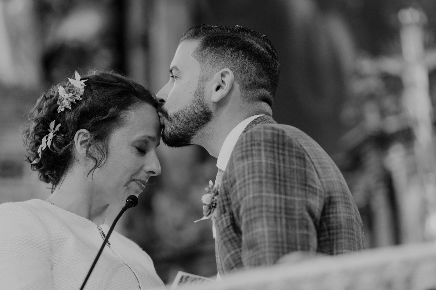 Bride and groom kissing during an intimate wedding in Porto
