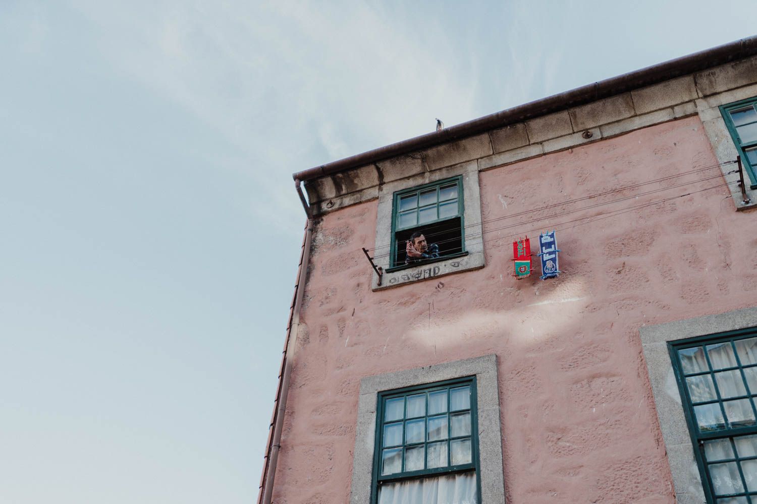 Fun and spontaneous couple shoot near Dom Luís I Bridge, Porto