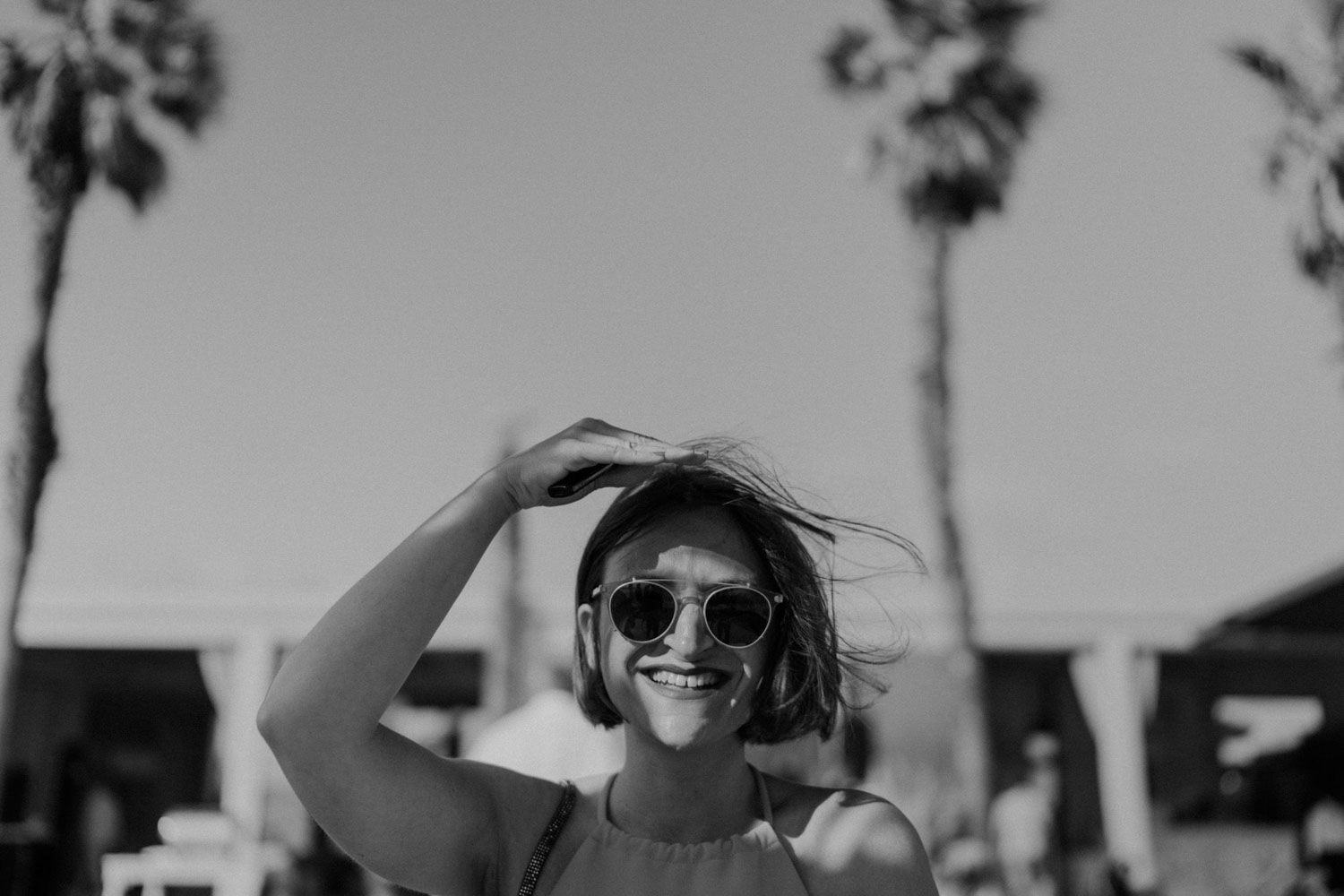 Beachside wedding at Set Lounge, Portugal. German-style destination wedding with raw emotions and high-energy party vibes.