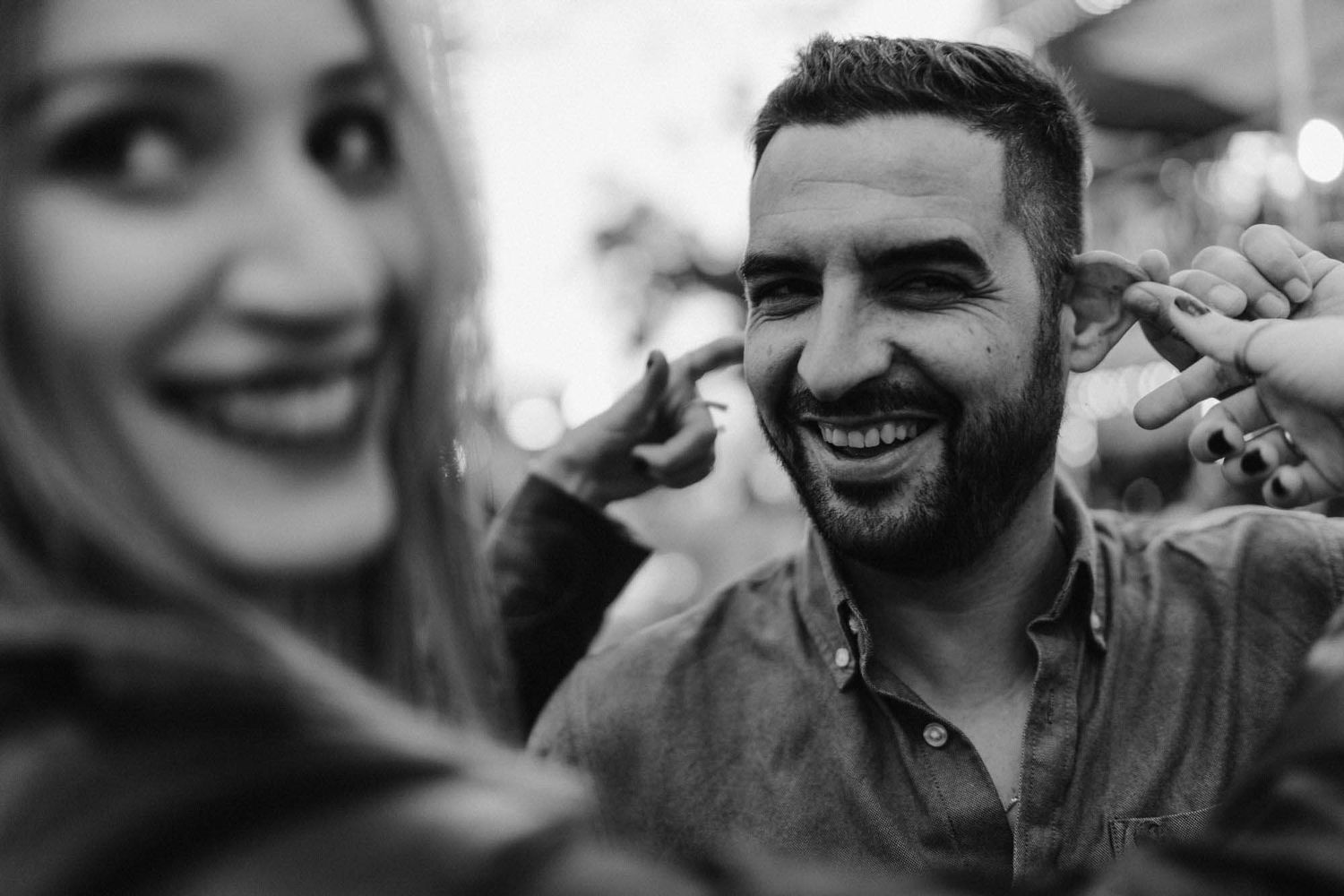 Couple framed by neon lights – Lisbon urban love session