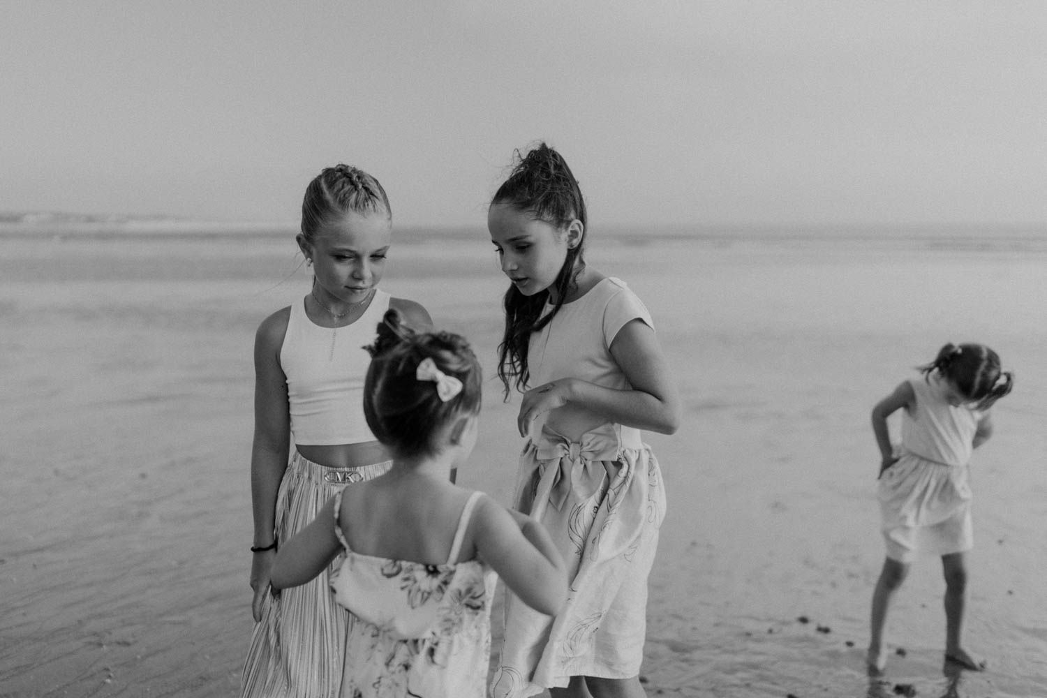 Beachside wedding at Set Lounge, Portugal. German-style destination wedding with raw emotions and high-energy party vibes.