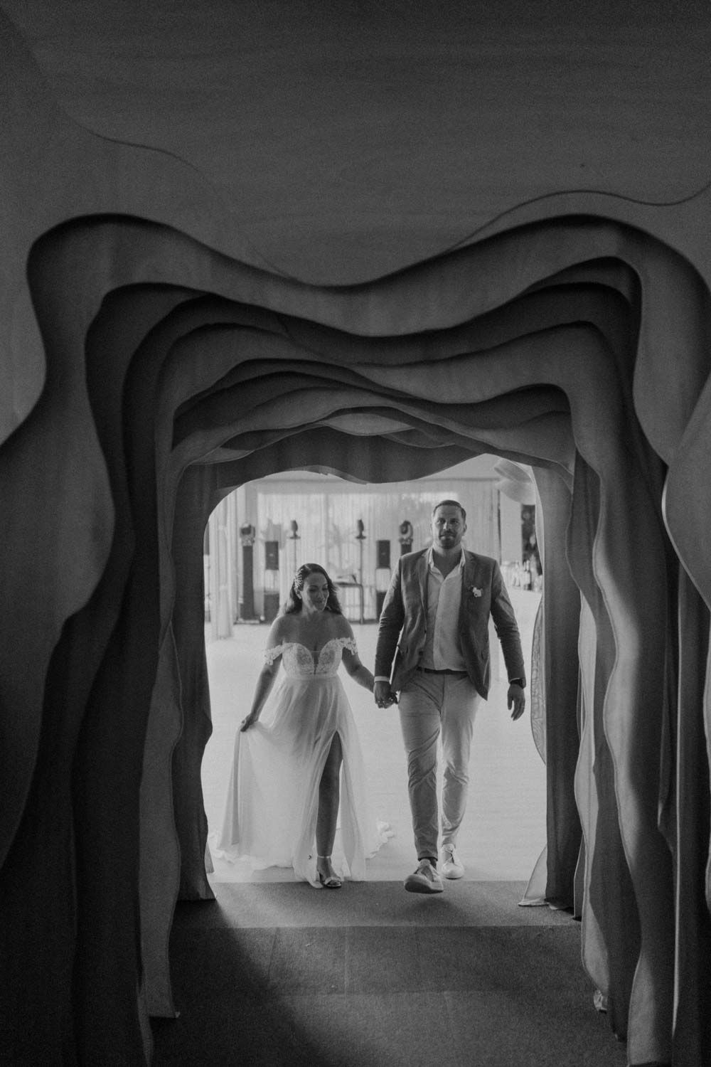 High-energy reception at Set Lounge, Portugal. Guests celebrating with the bride and groom, full of laughter and emotion.