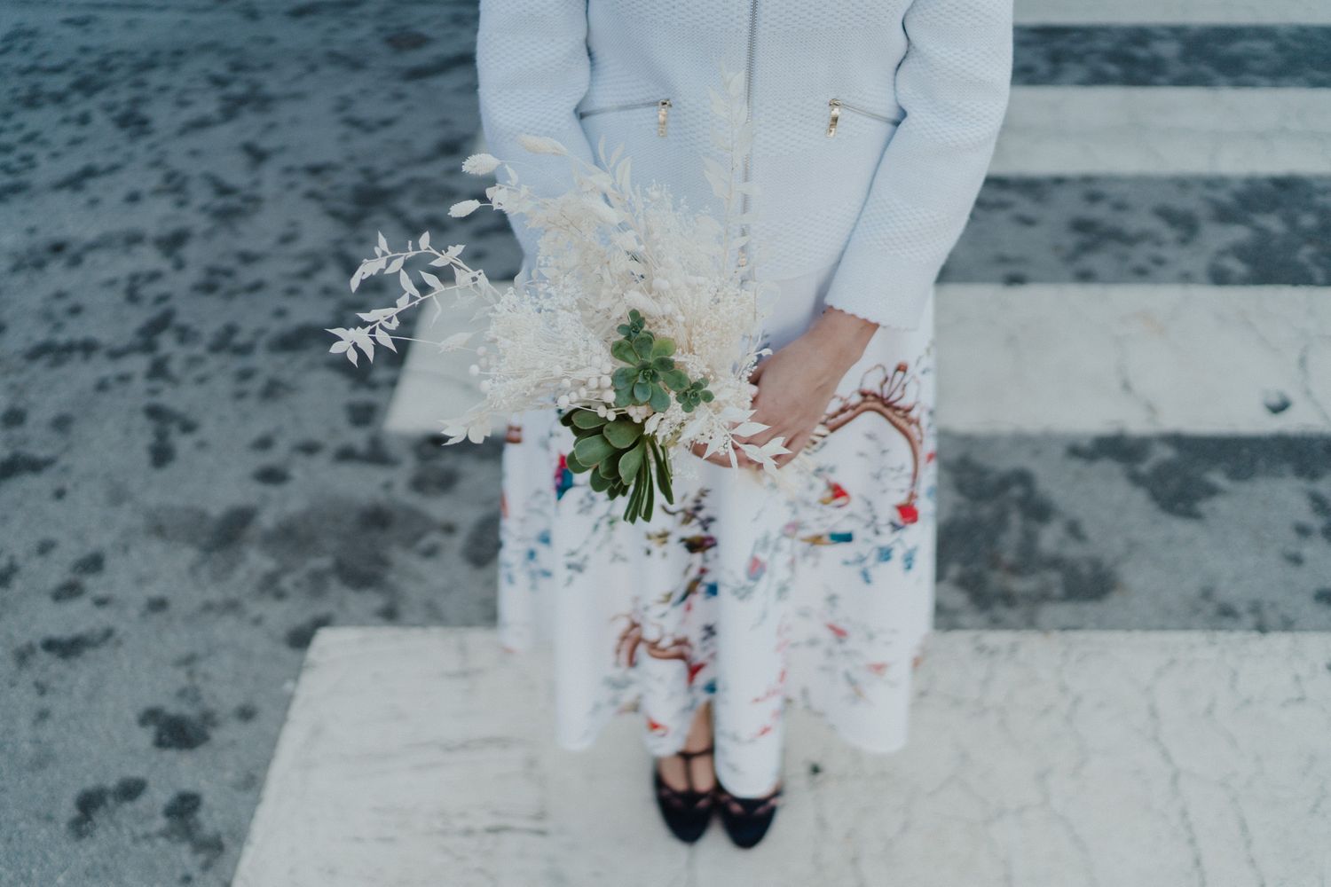 Bride holding flowers during an intimate wedding in Porto