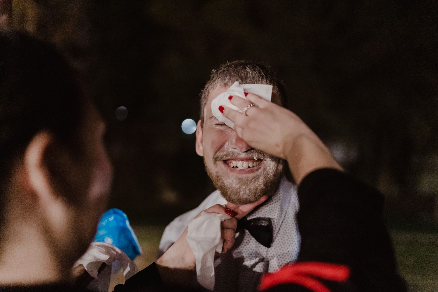 fun moment of a guest playing traditional games on an intimate wedding in Porto