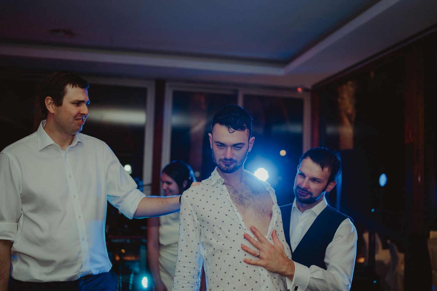Algarve wedding photographer capturing fun and candid dance floor moments