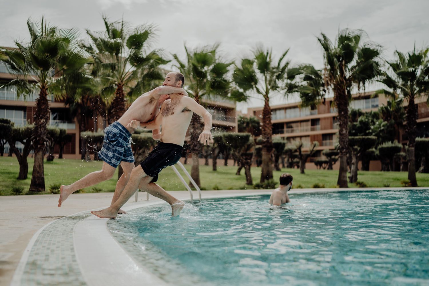 Portugal wedding photographer shooting a relaxed celebration at Vidamar Resort