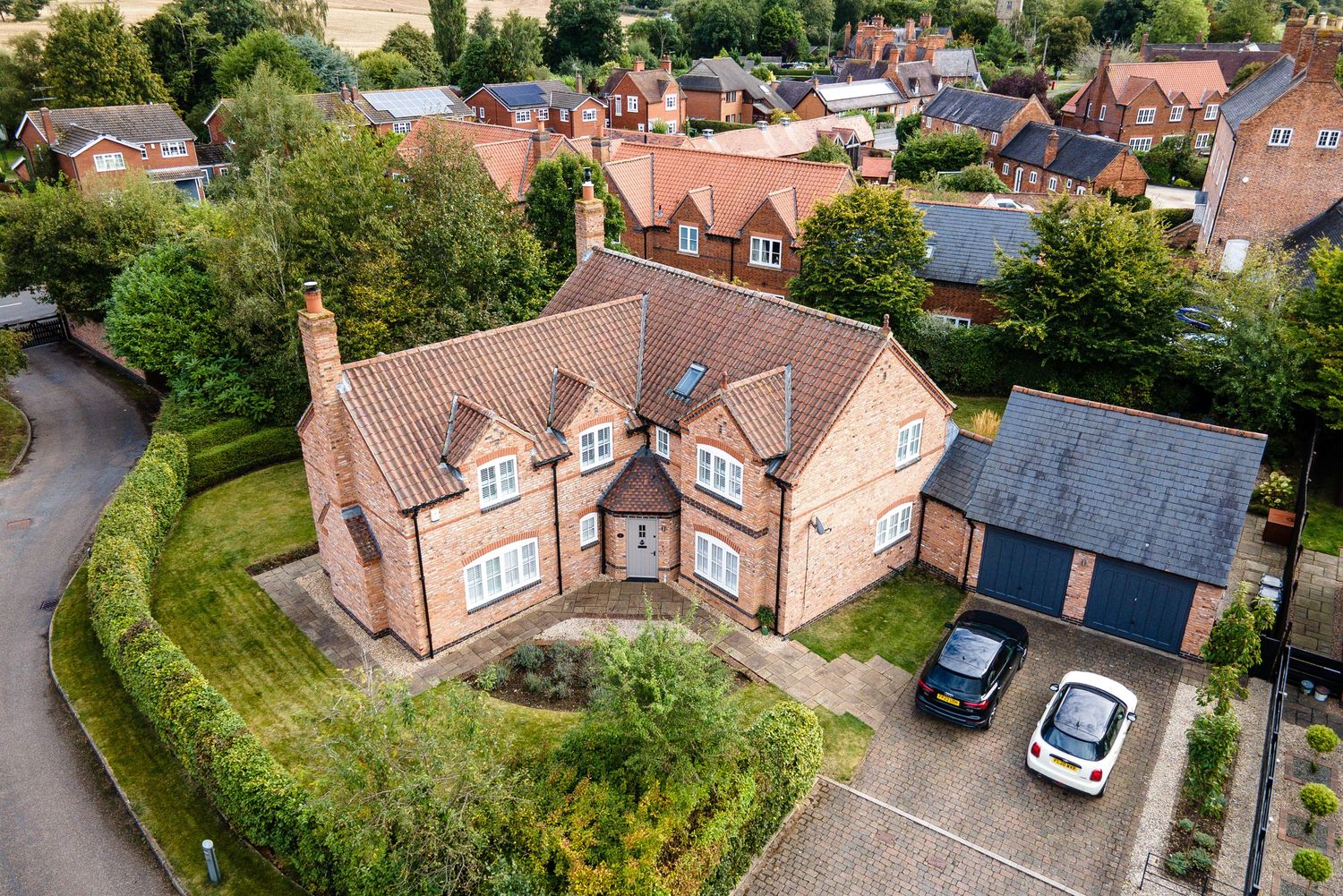 Professional real estate photography services in Nottingham, Derby & Leicester. High-quality property photos, drone footage & virtual tours
