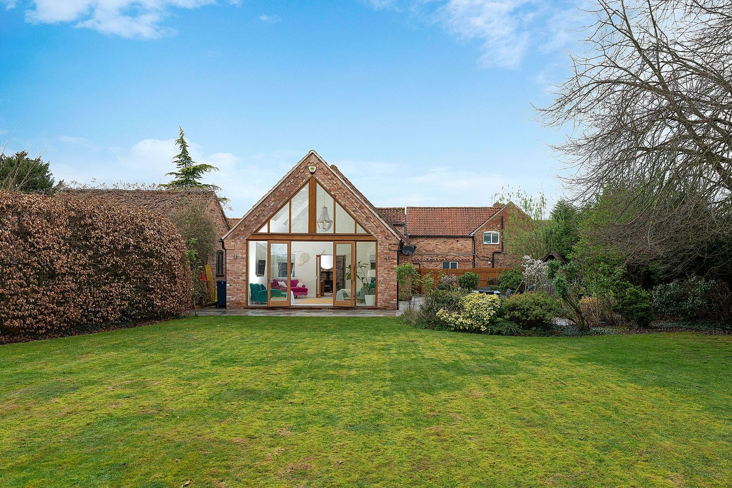 High-quality interior and exterior property photos for estate agents and Airbnb listings in Nottingham and Derby.