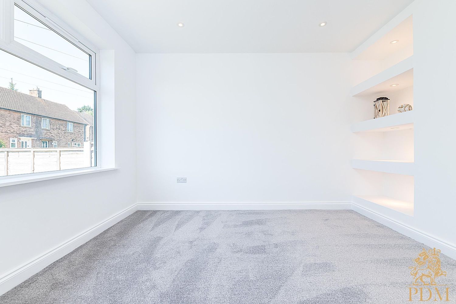 Professional real estate photography services in Nottingham, Derby & Leicester. High-quality property photos, drone footage & virtual tours