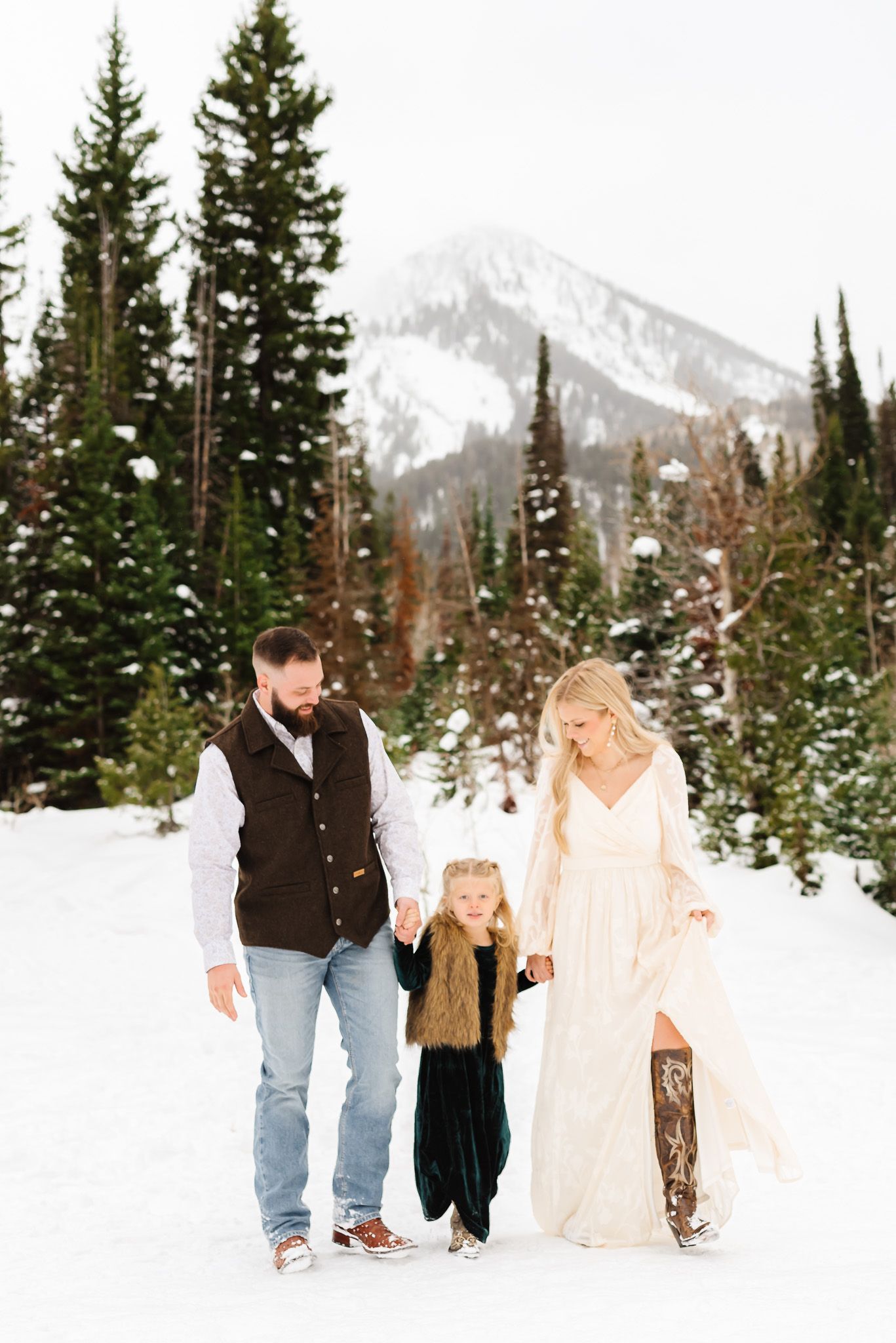 Family walking along snowy trail during Jordan Pines winter session in Utah, Jennifer Bland Photography