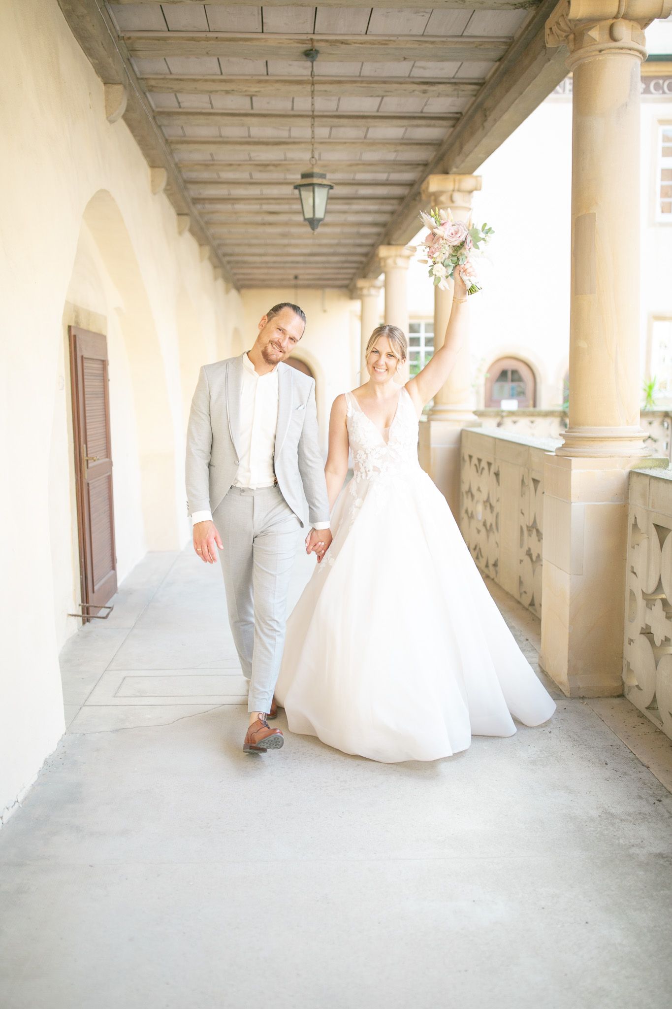Brautpaar bei einer Luxus-Hochzeit