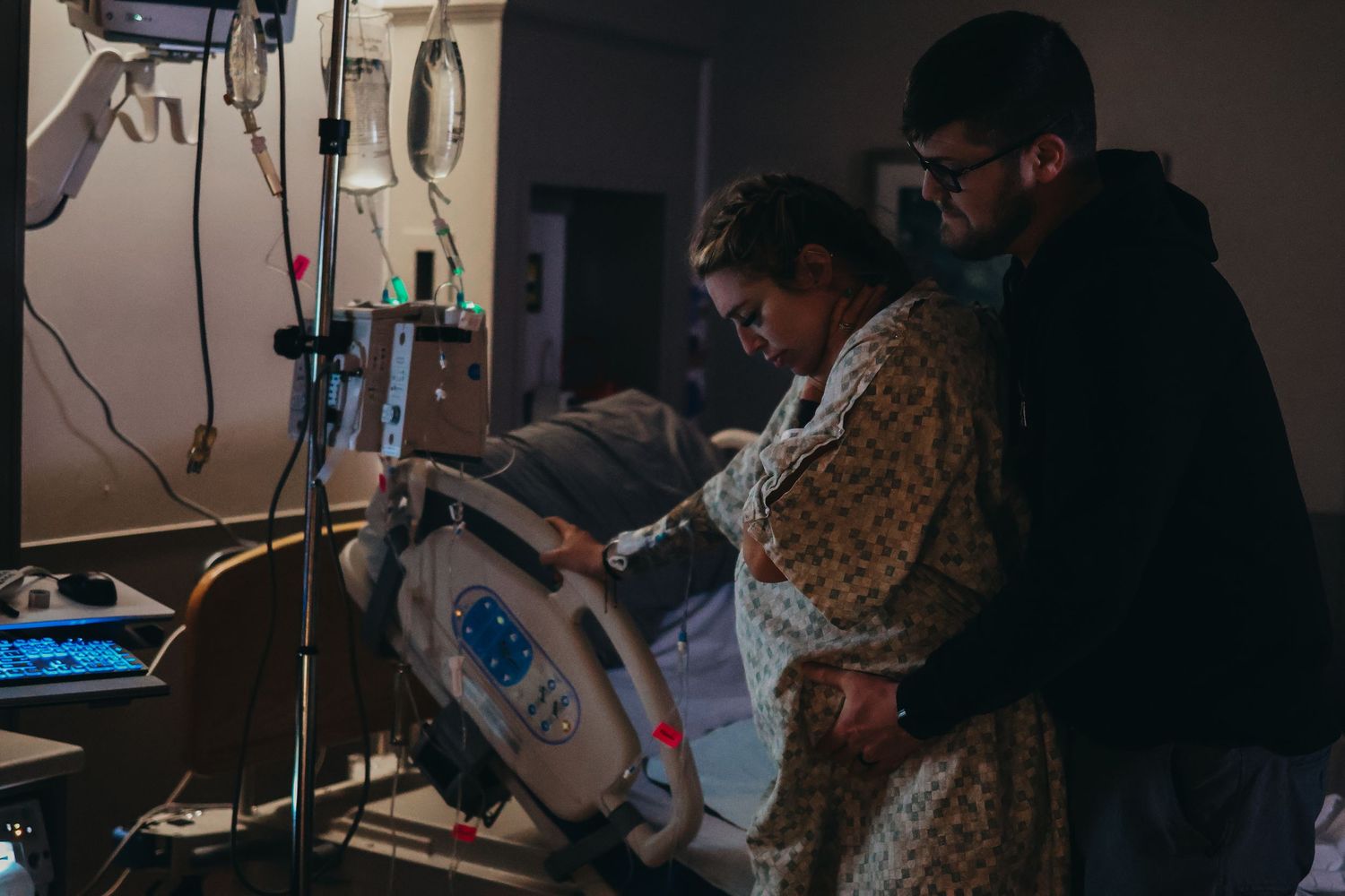 Kansas birth photographer capturing labor and delivery.