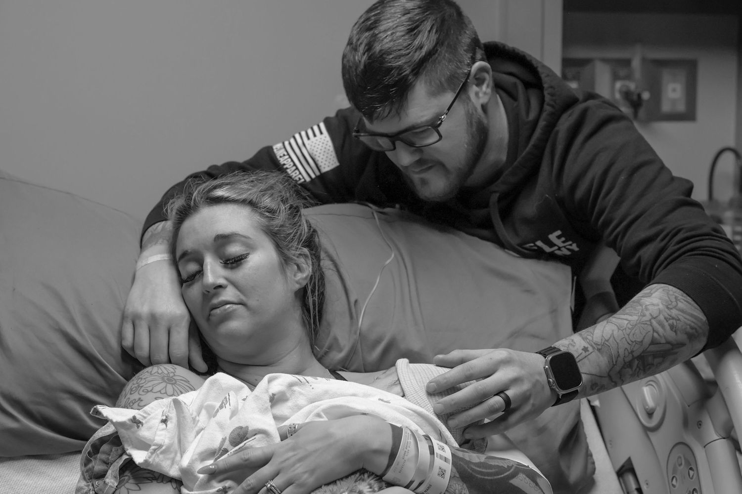 Black and white image of medical staff during a hospital procedure.