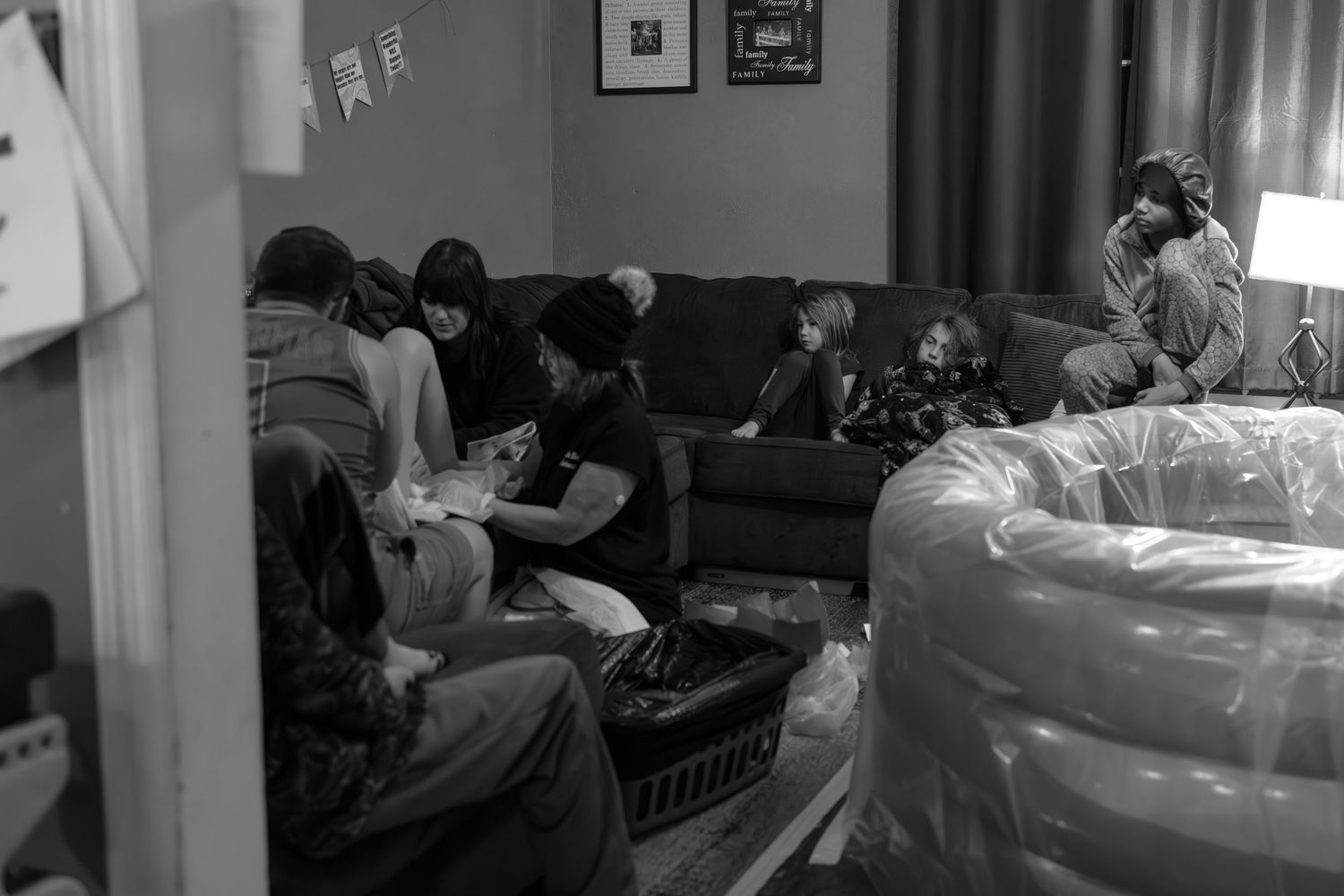 Wichita birth photographer documenting a home birth