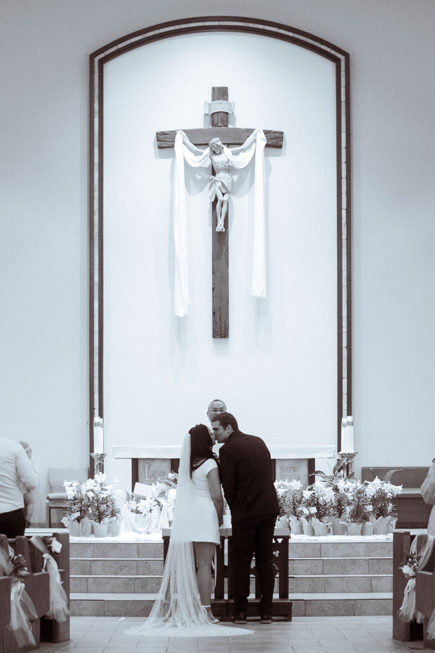A sequence of five black and white photos showing a religious ceremony with crucifixes and floral decorations in a church.