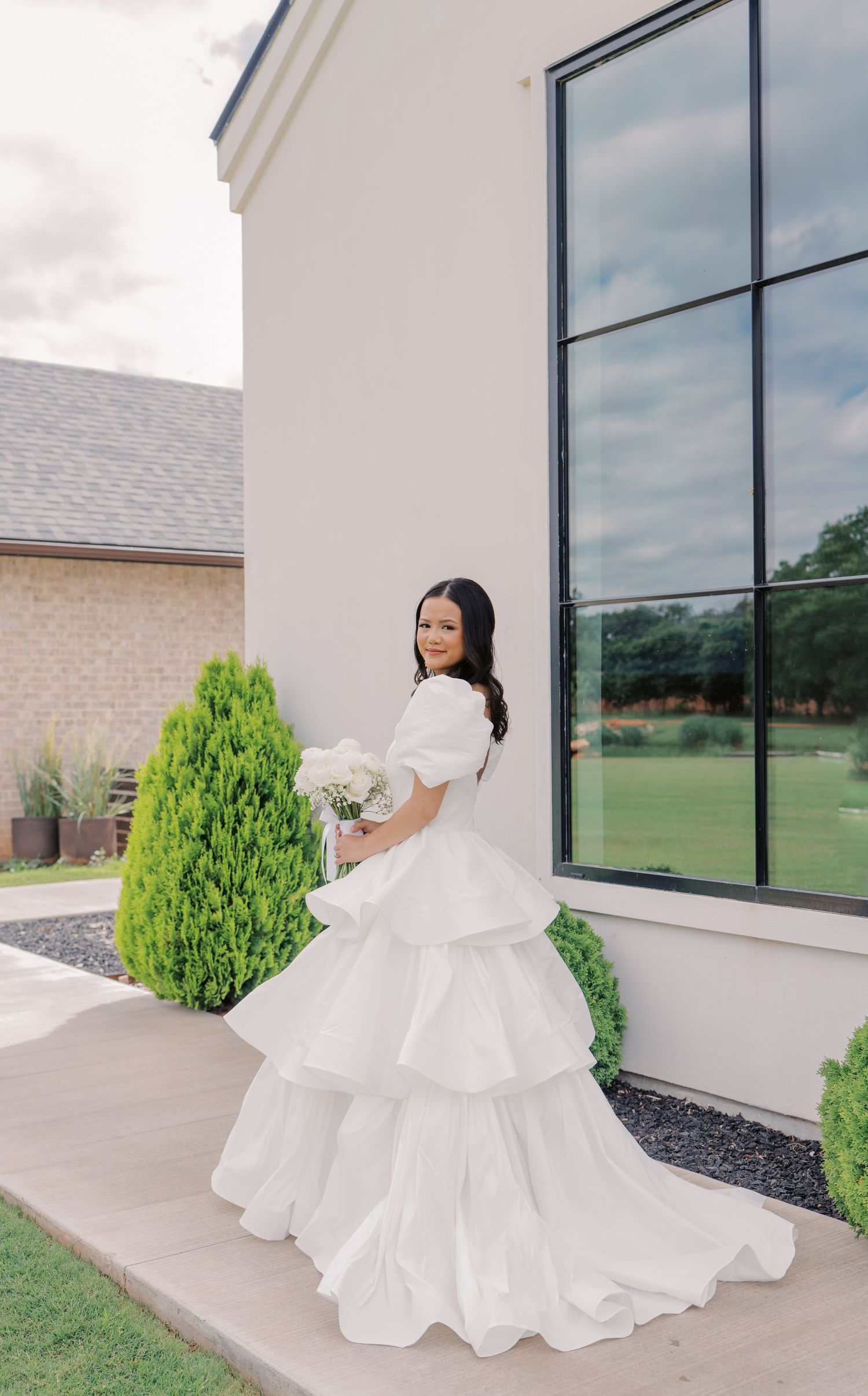 Oklahoma wedding photographer, photographed by Julie Lawson Photography. Sorelle the Meadow on Deer Creek.