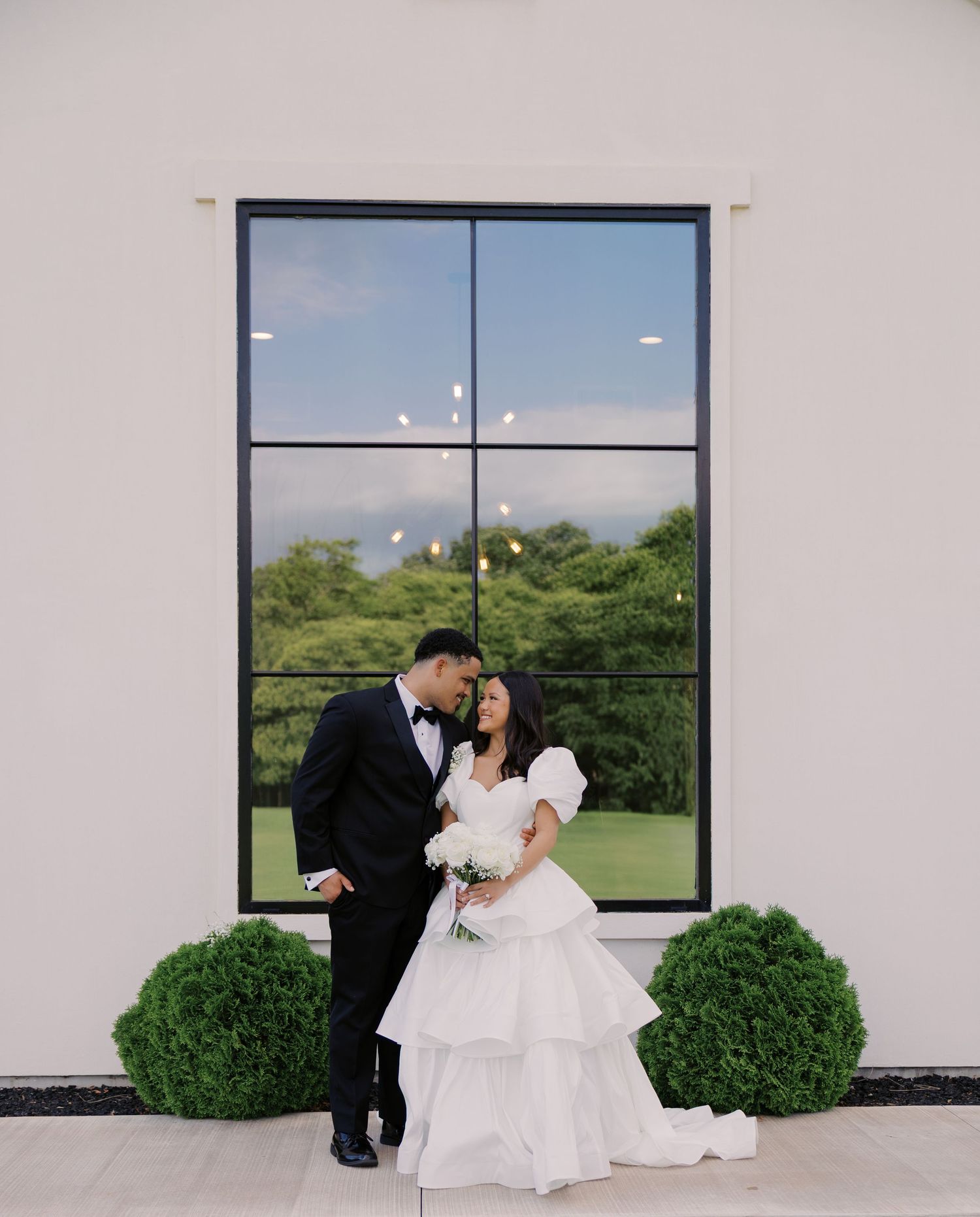 Oklahoma wedding photographer, photographed by Julie Lawson Photography. Sorelle the Meadow on Deer Creek.