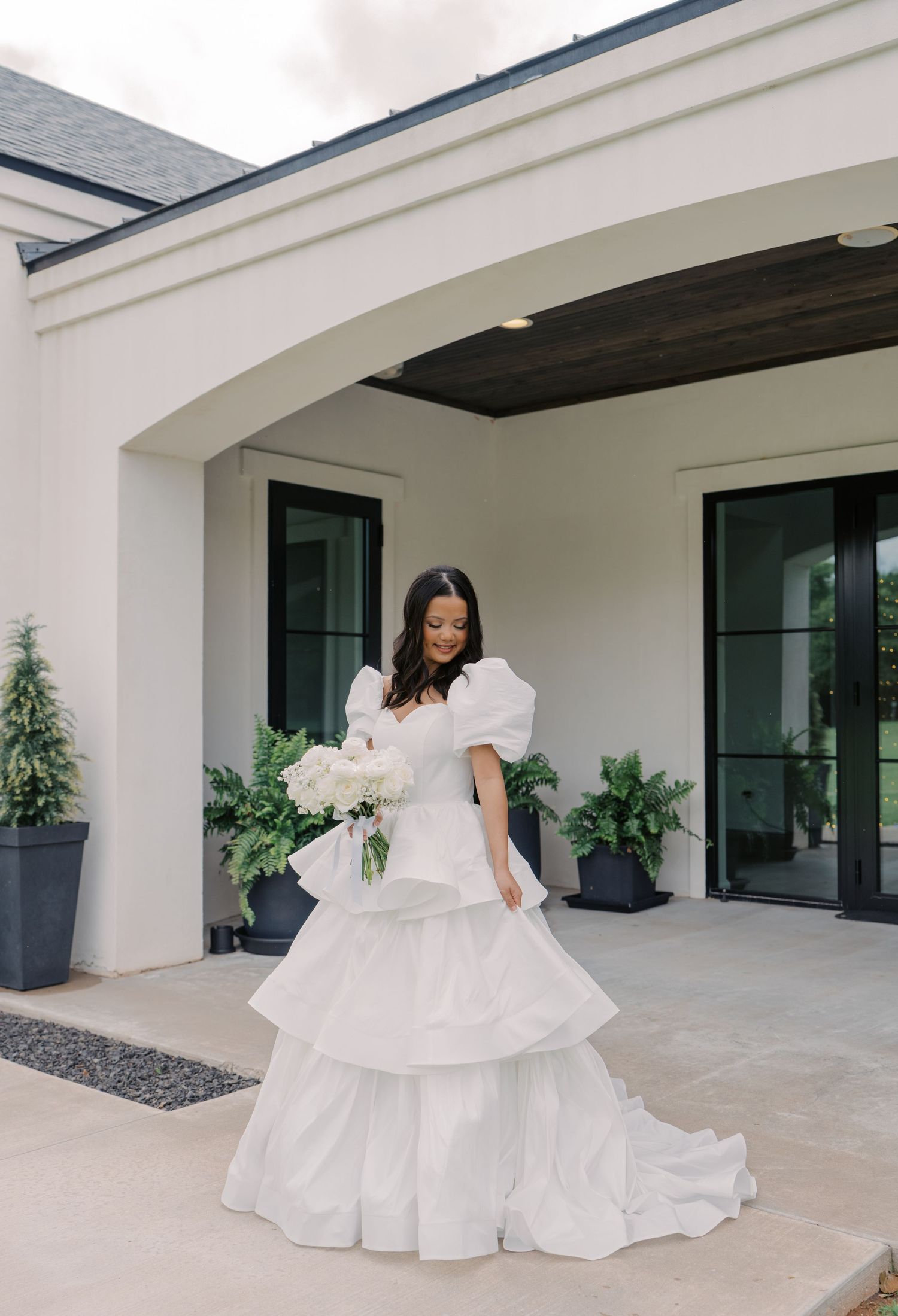Oklahoma wedding photographer, photographed by Julie Lawson Photography. Sorelle the Meadow on Deer Creek.