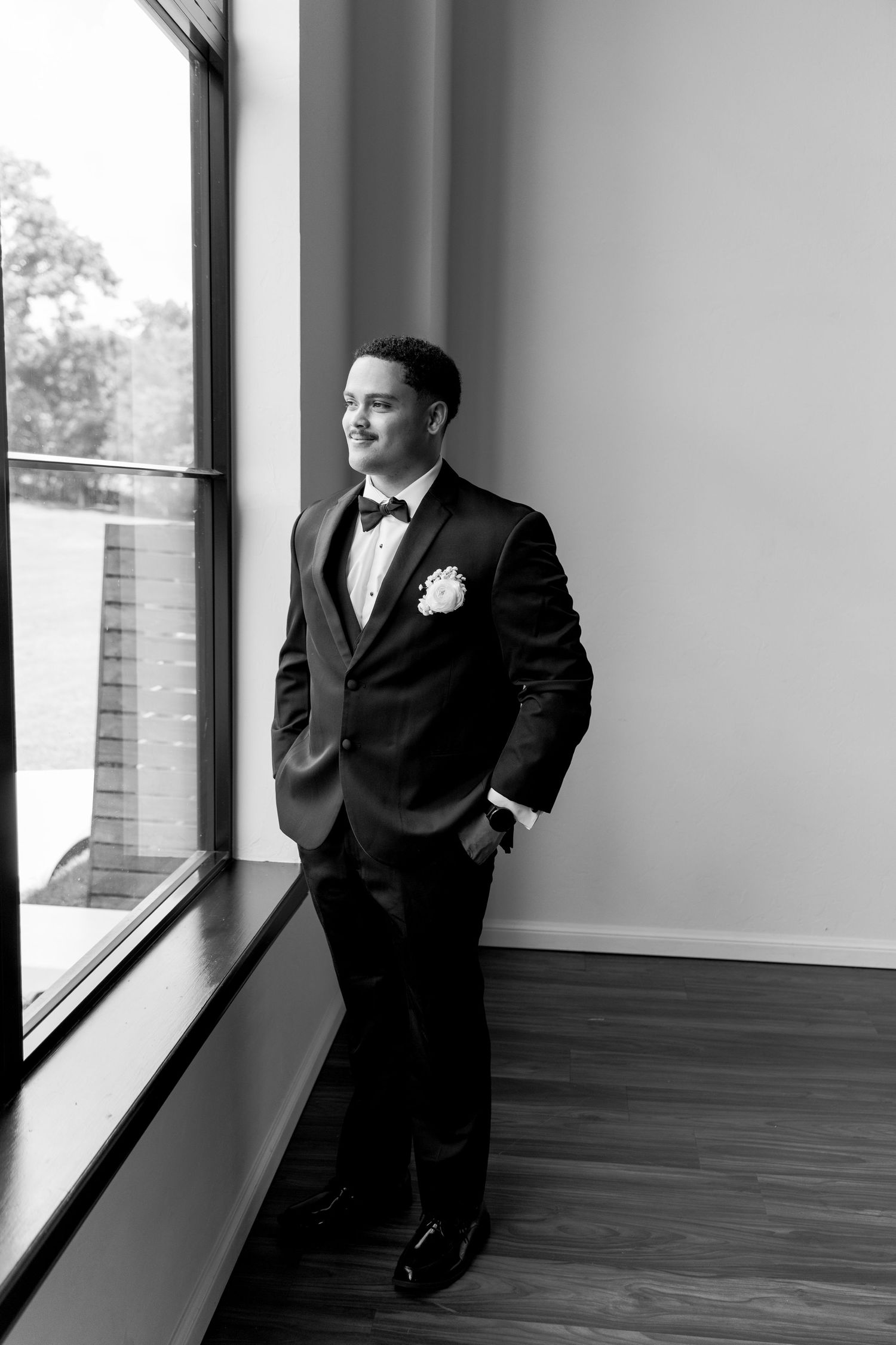 Oklahoma wedding photographer, photographed by Julie Lawson Photography. Sorelle the Meadow on Deer Creek.