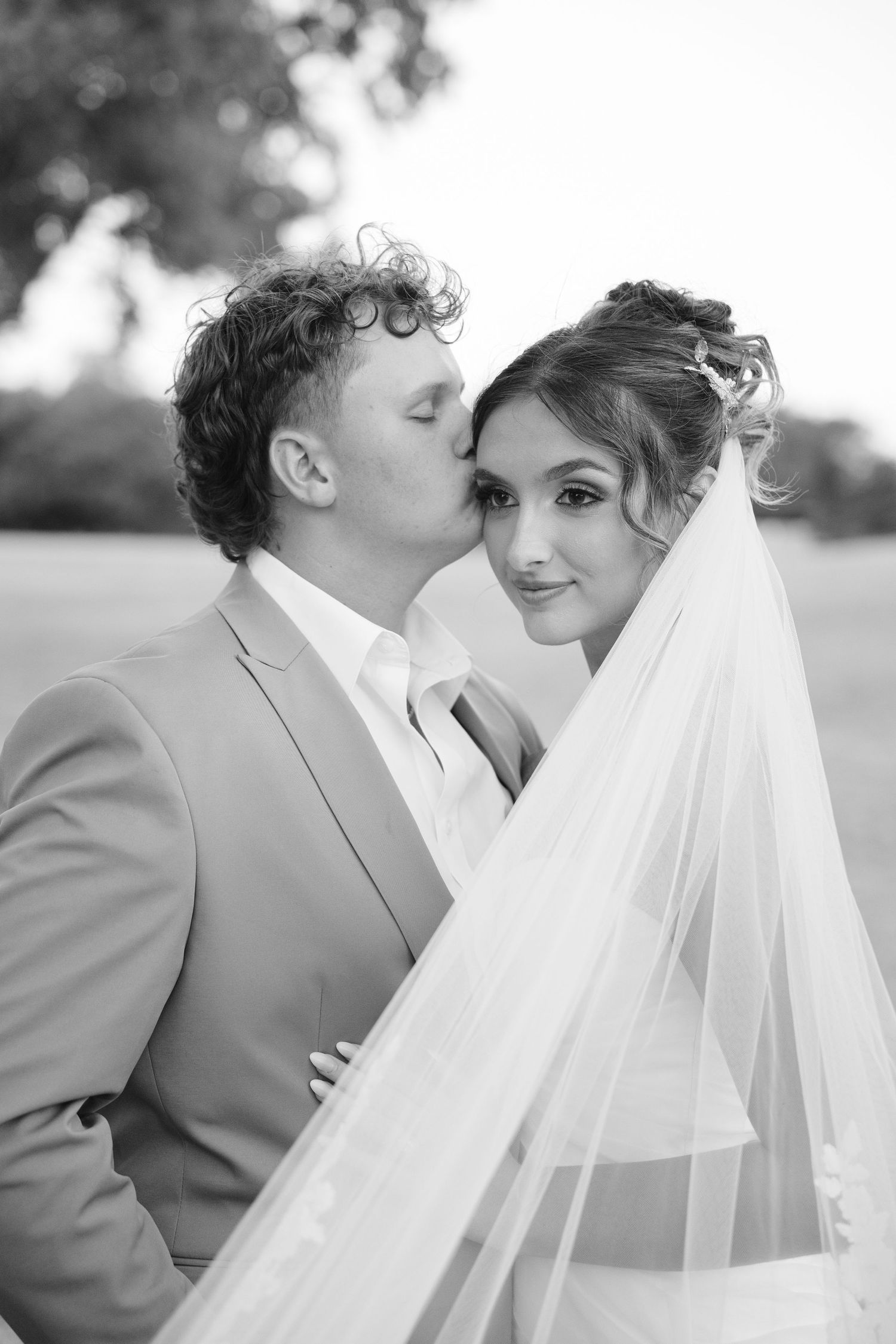 Oklahoma City wedding photographer capturing genuine moments with timeless, true-to-life photography for modern couples.