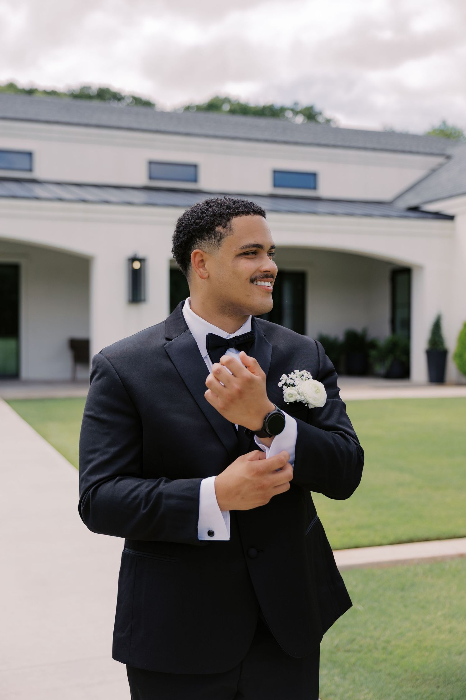 Oklahoma City wedding photographer capturing genuine moments with timeless, true-to-life photography for modern couples.