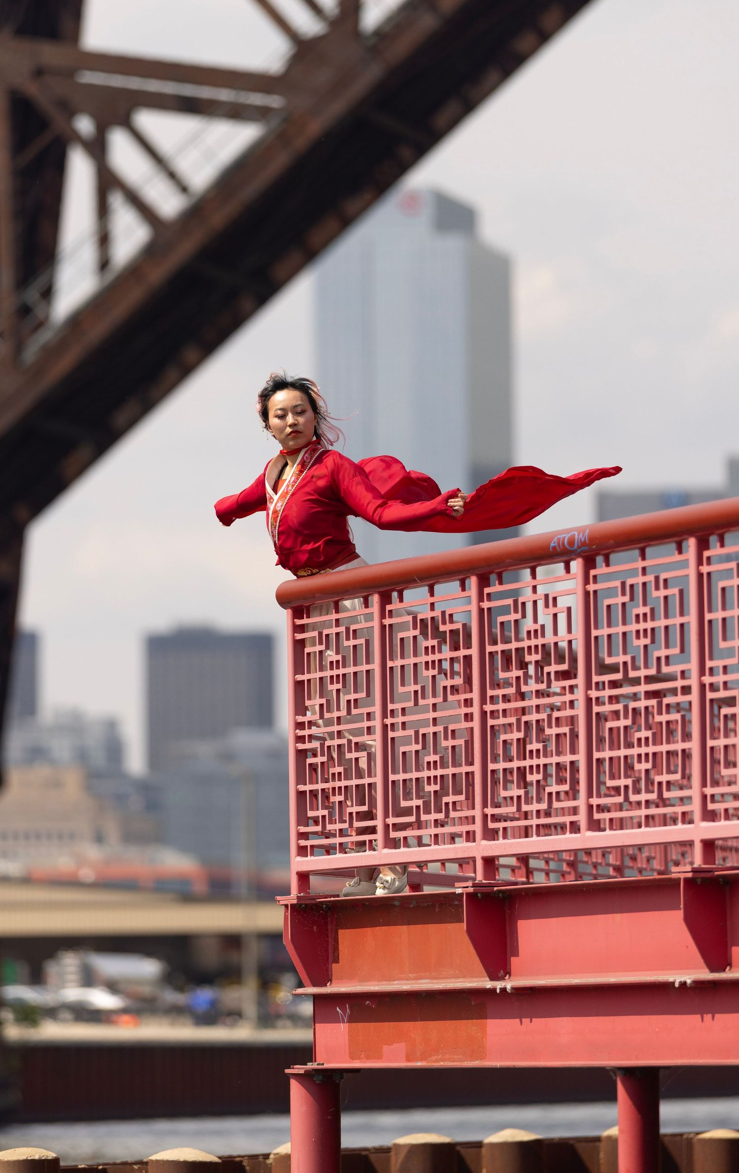 Chicago Portrait of model with Sears Tower in the background.