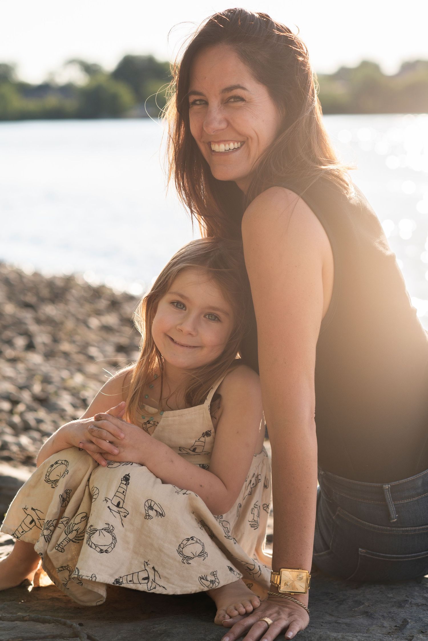 Portrait de famille en extérieur à Saint-Hyacinthe.