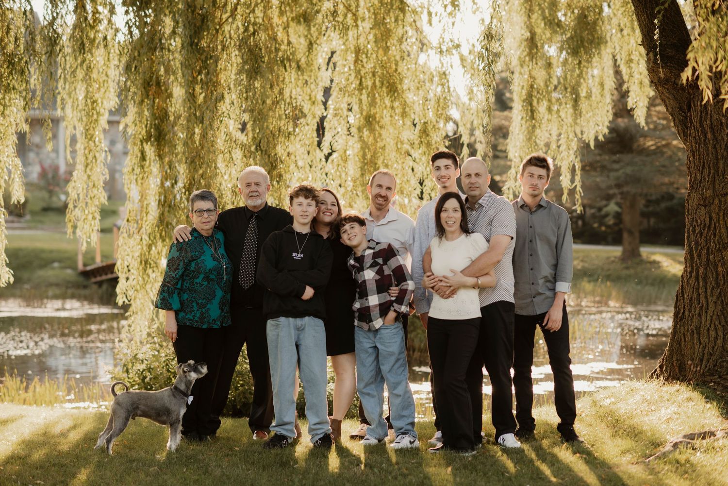Portrait de famille en extérieur à Saint-Hyacinthe.