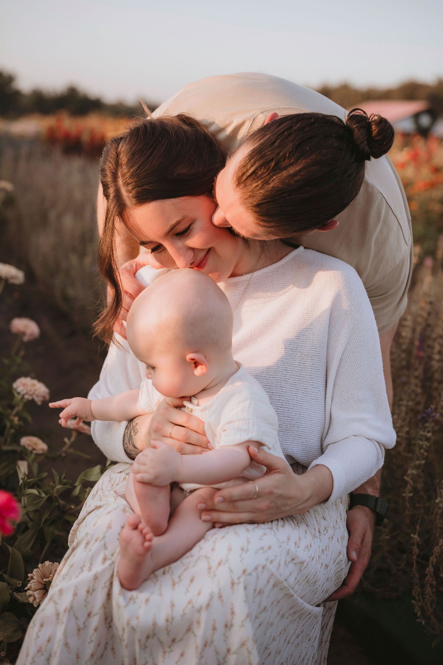 Portrait de famille en extérieur à Saint-Hyacinthe. fleurs