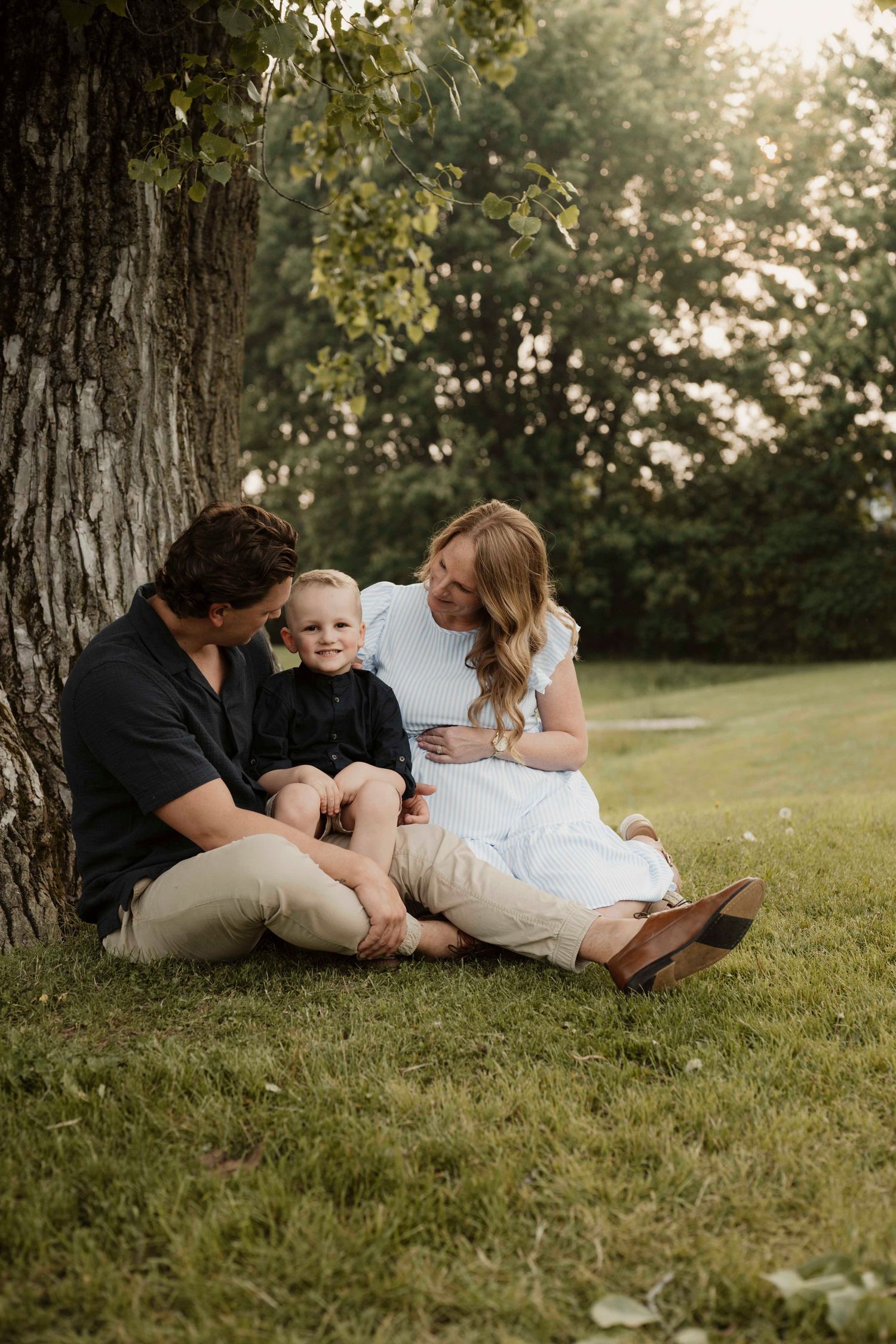 Portrait de famille en extérieur à Saint-Hyacinthe.