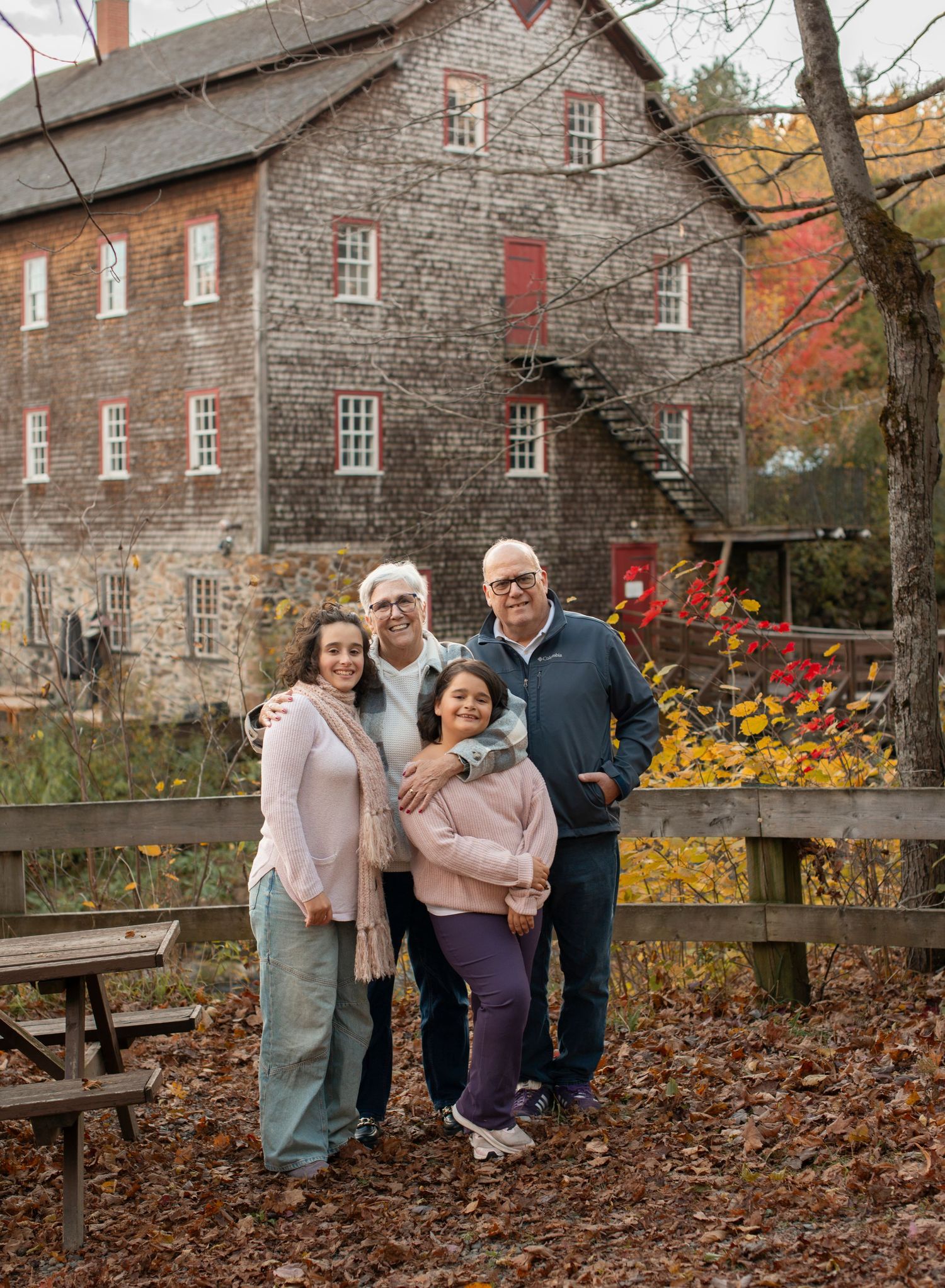 Portrait de famille en extérieur à Saint-Hyacinthe.