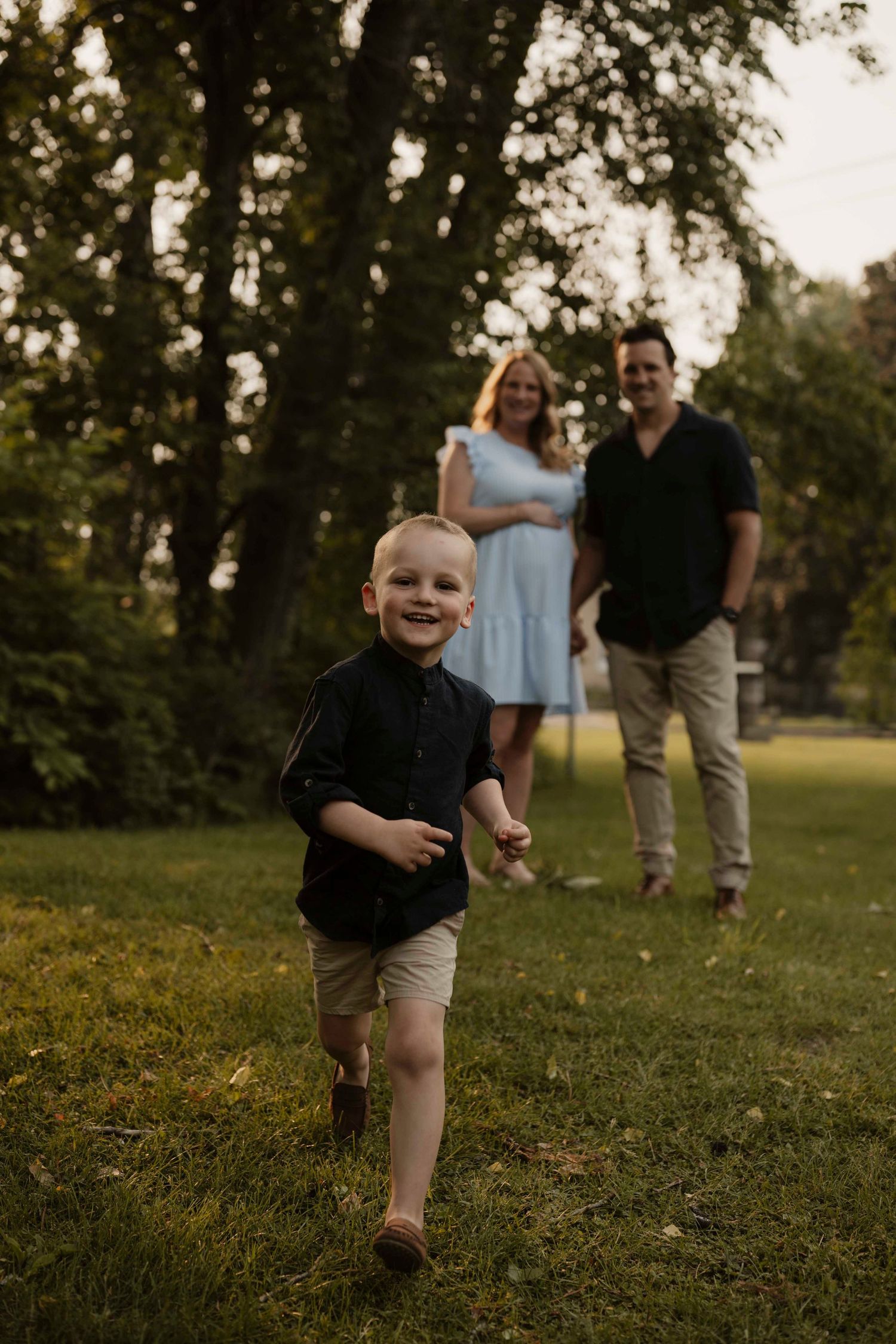 Portrait de famille en extérieur à Saint-Hyacinthe.
