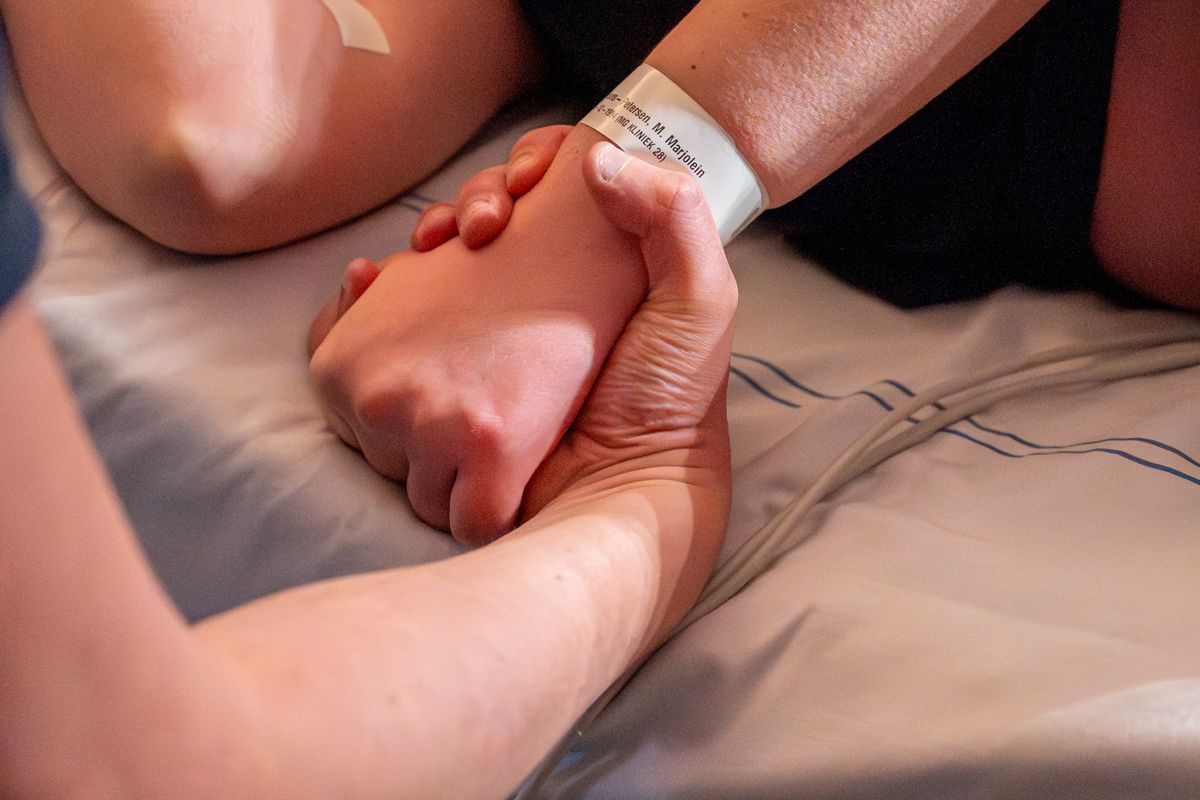 Geboortefotografie in het Amphia Ziekenhuis Breda tijdens de bevalling van Lio