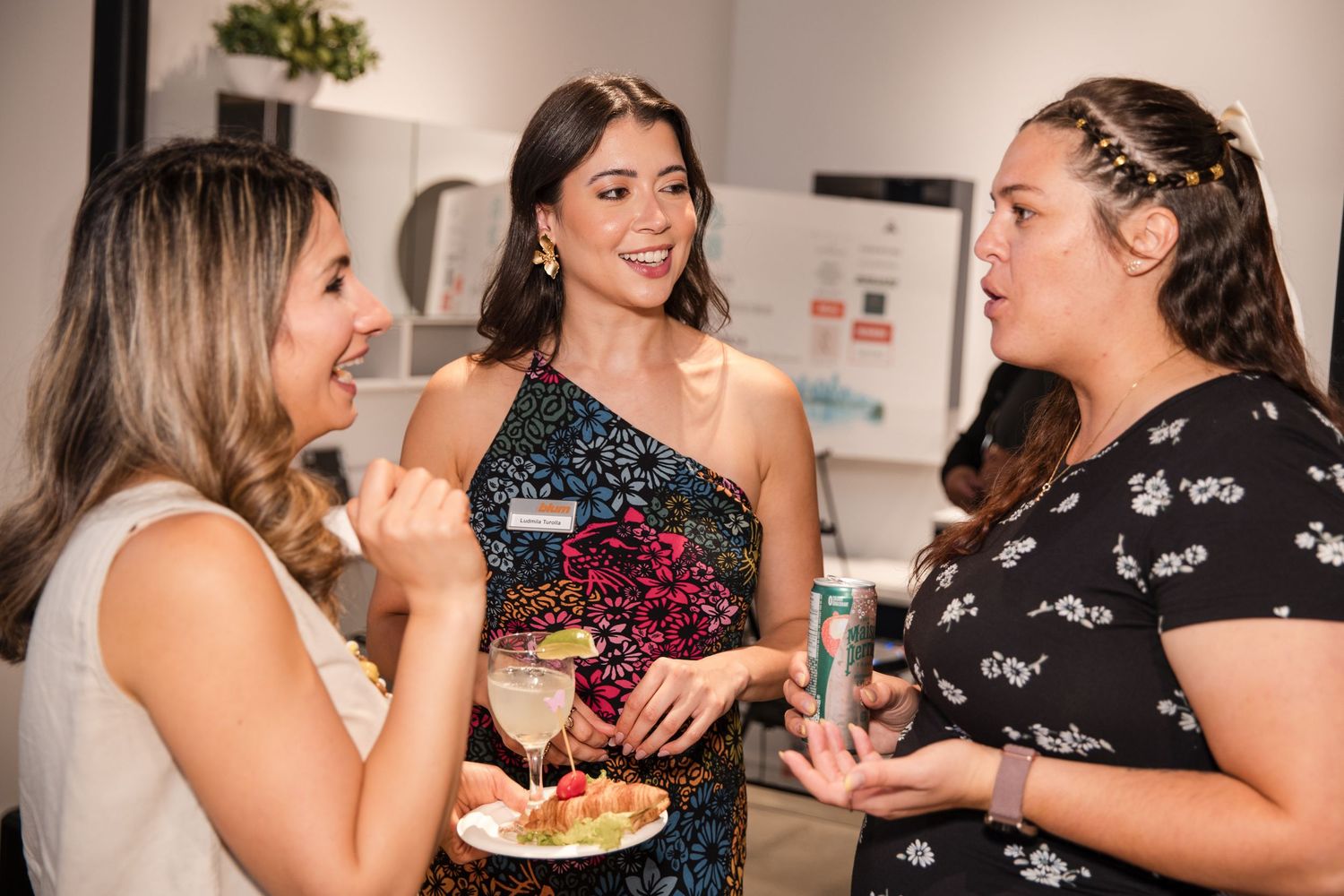 corporate-event-photography-vancouver-group-of-people-socializing