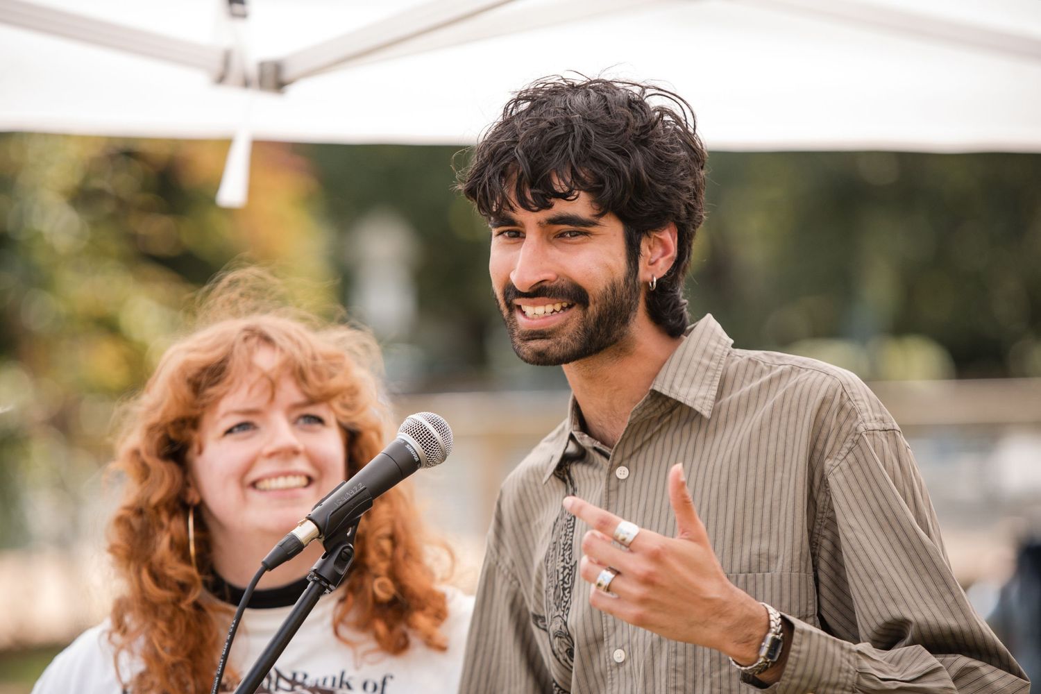 vancouver-event-photography-two-people-speaking