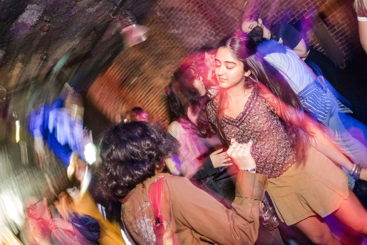 vancouver-event-photography-group-of-people-dancing