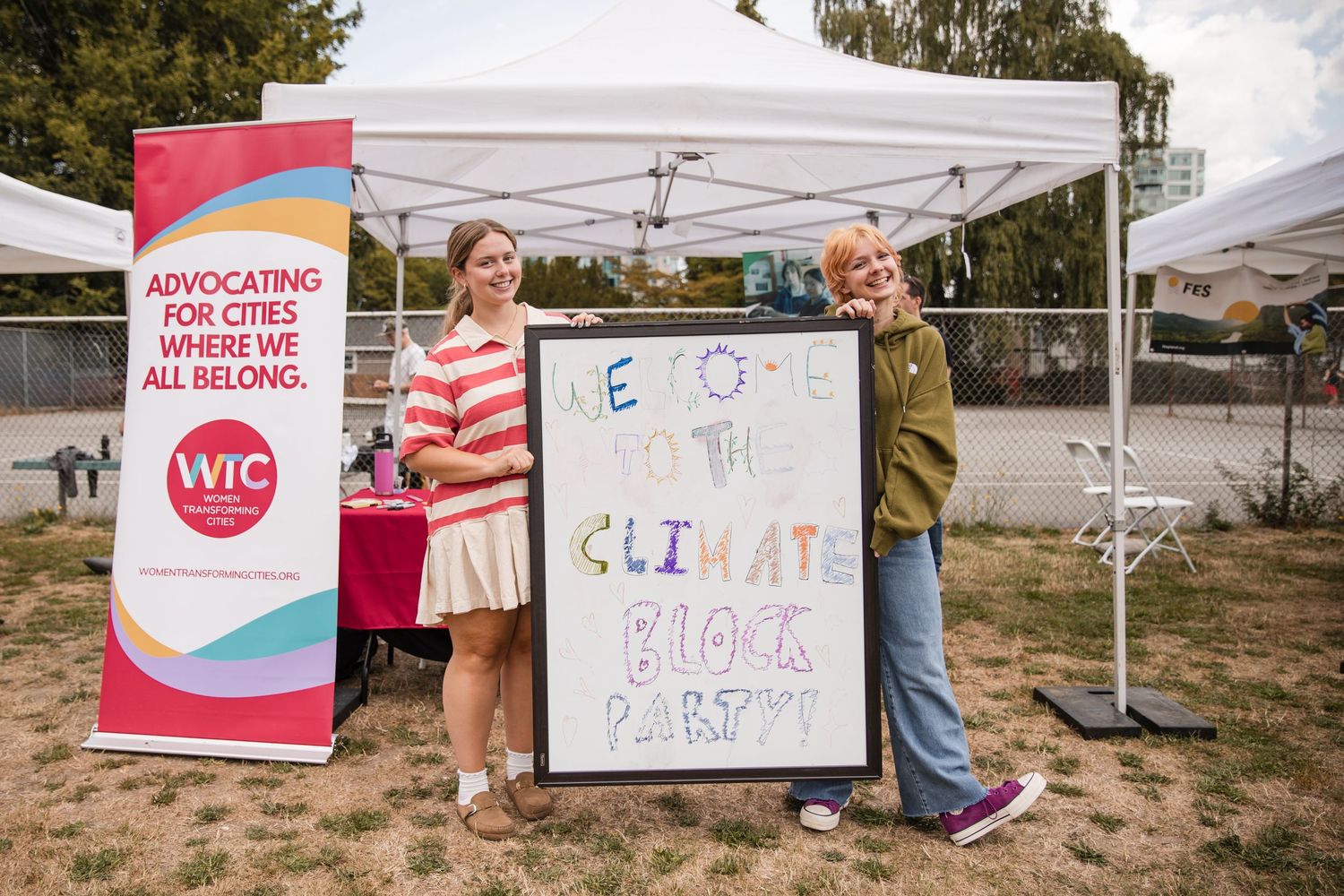 vancouver-event-photography-two-women-holding-a-welcome-sign