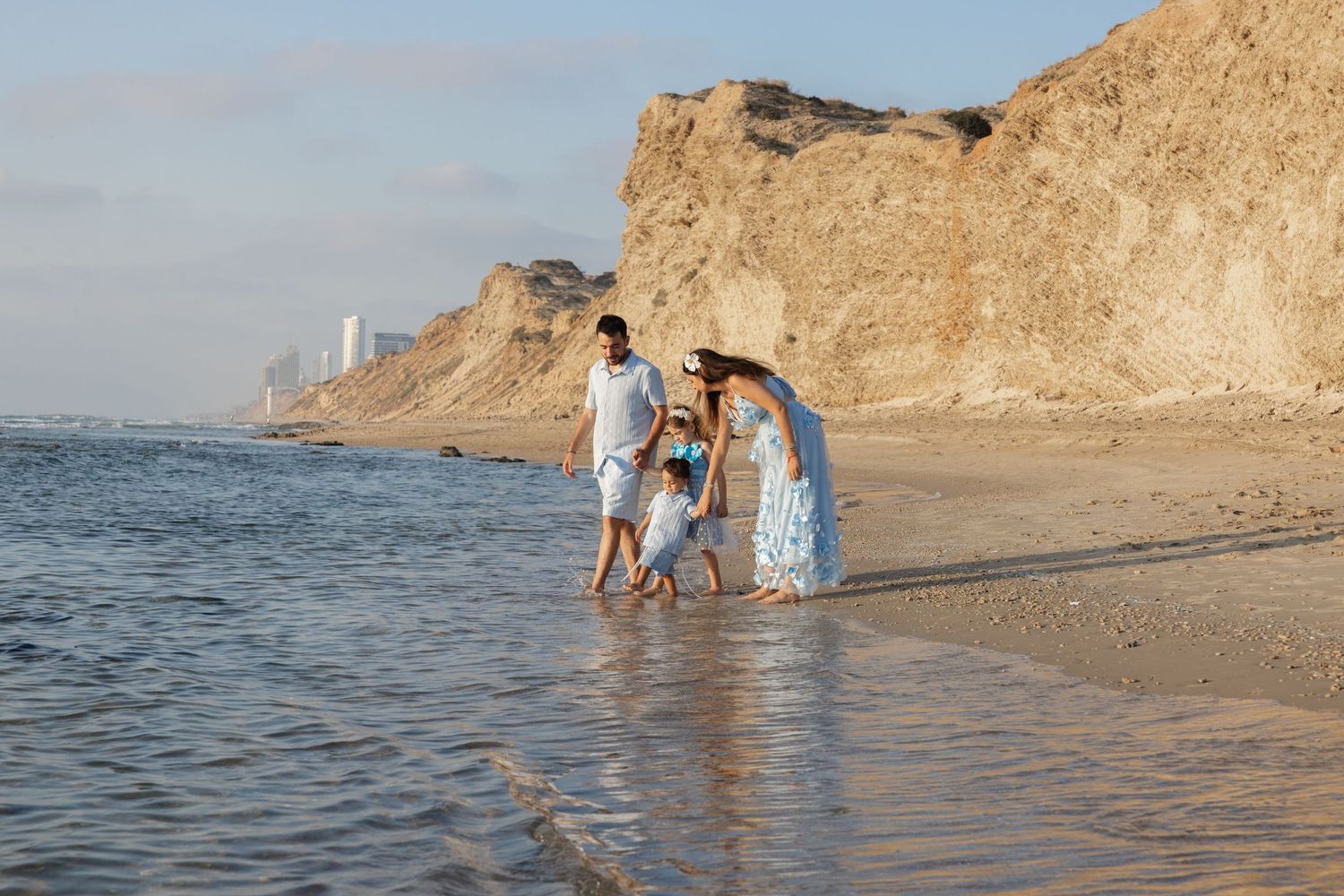 צילומי משפחה טבעיים בסטודיו
צילום משפחה עם ילדים
צילומי משפחה בטבע