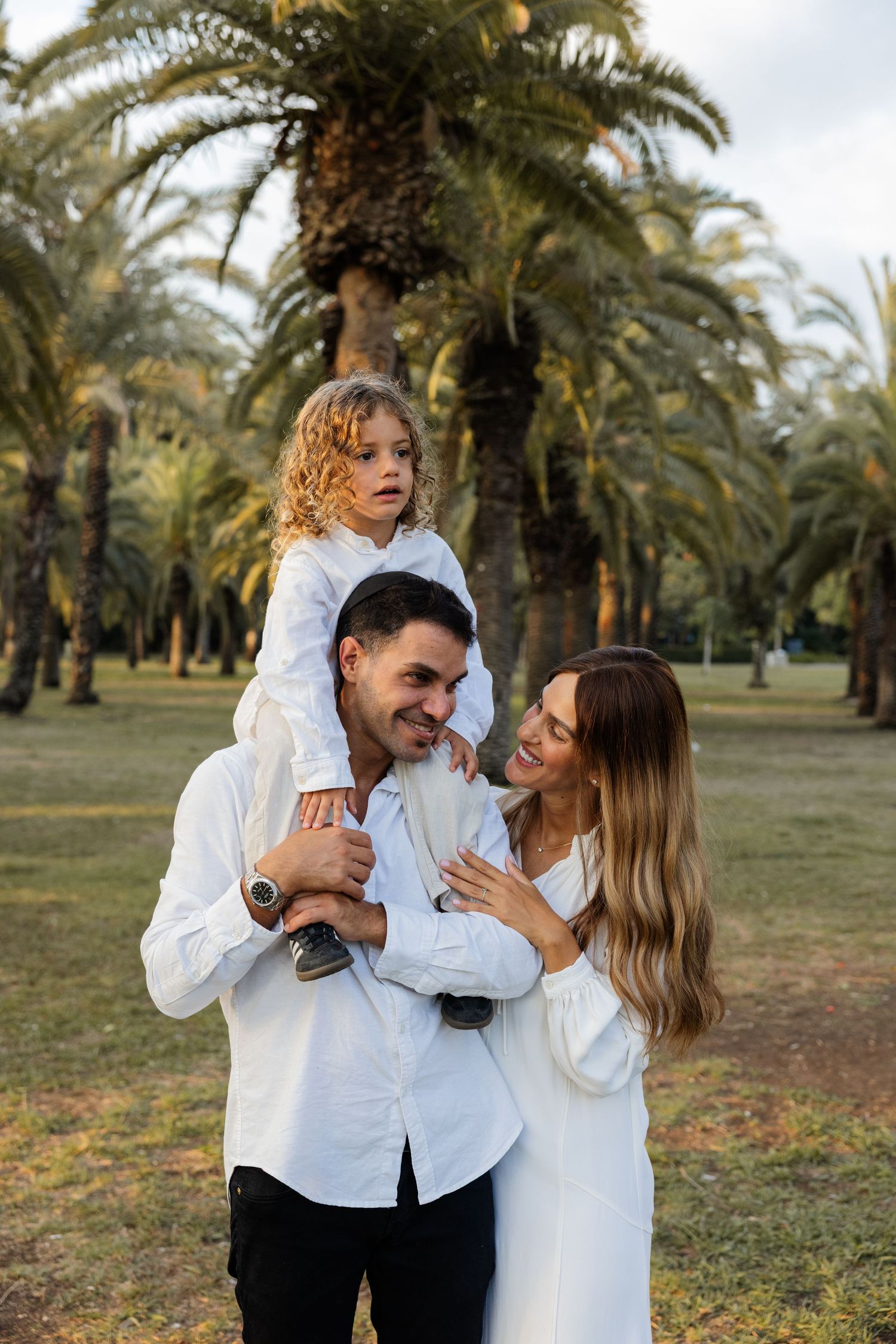 צילומי משפחה טבעיים בסטודיו
צילום משפחה עם ילדים
צילומי משפחה בטבע