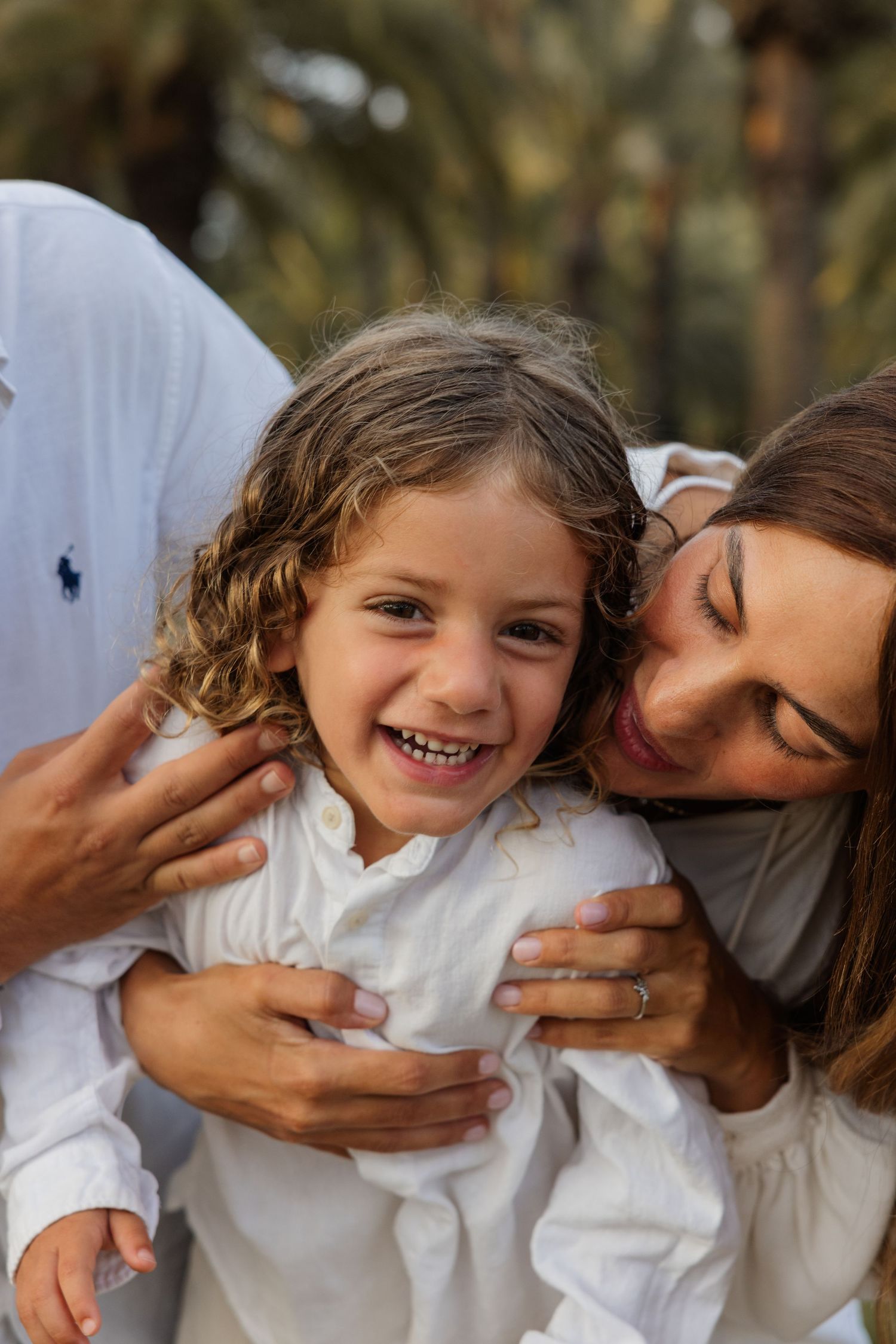 צילומי משפחה טבעיים בסטודיו
צילום משפחה עם ילדים
צילומי משפחה בטבע