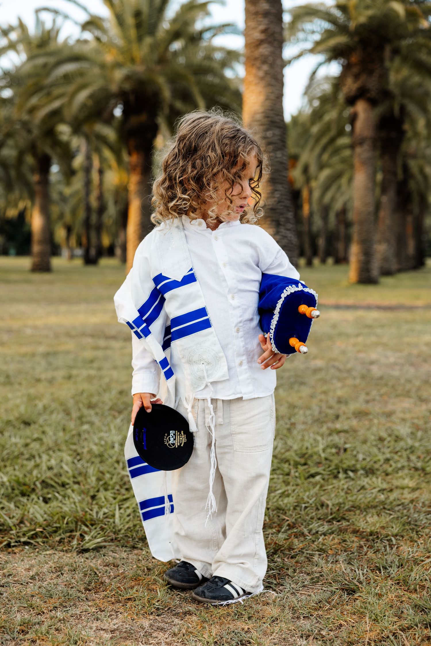 צילומי משפחה טבעיים בסטודיו
צילום משפחה עם ילדים
צילומי משפחה בטבע