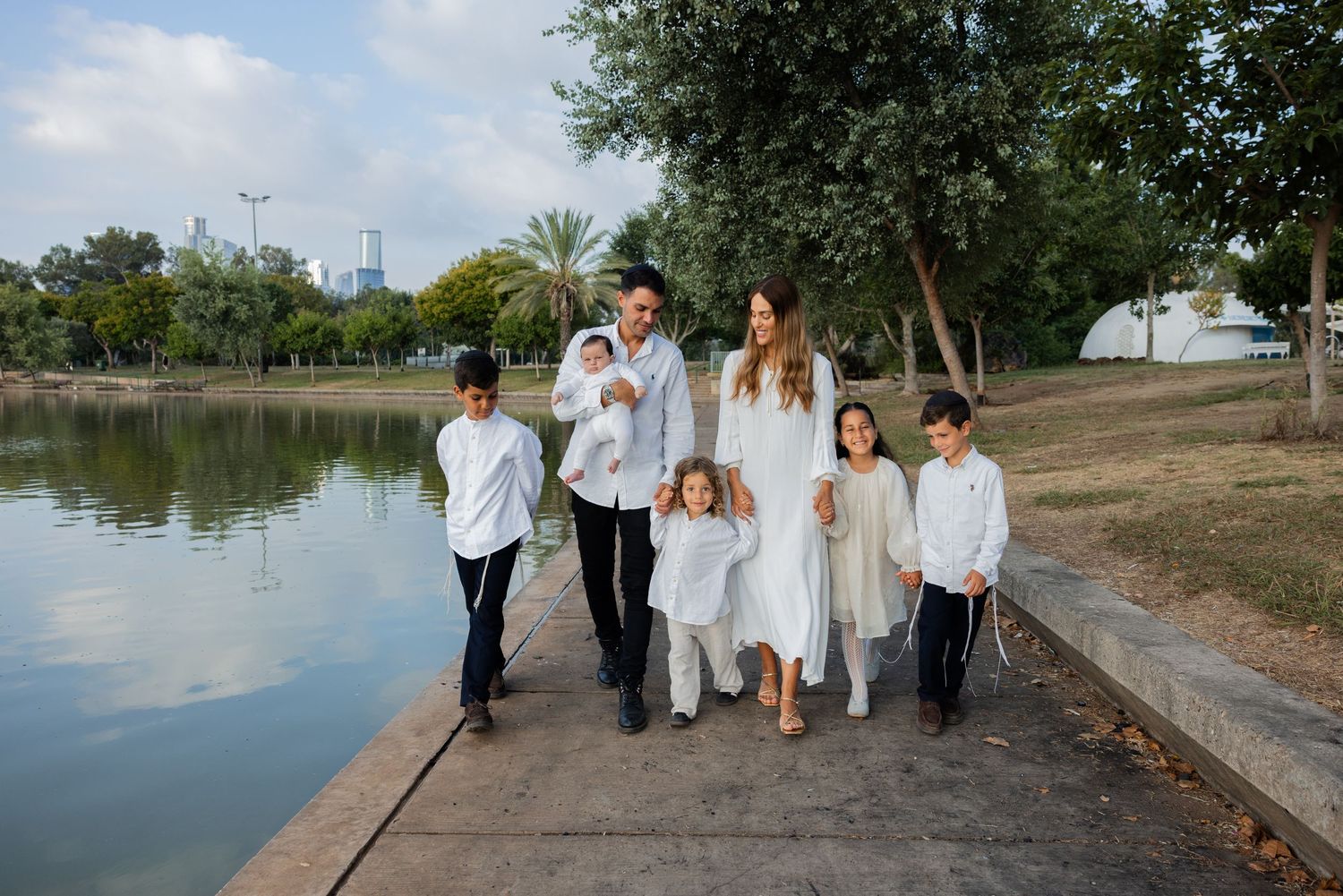 צילומי משפחה טבעיים בסטודיו
צילום משפחה עם ילדים
צילומי משפחה בטבע