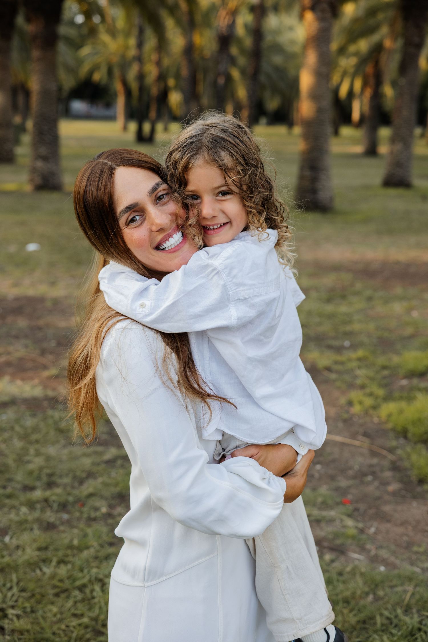 צילומי משפחה טבעיים בסטודיו
צילום משפחה עם ילדים
צילומי משפחה בטבע