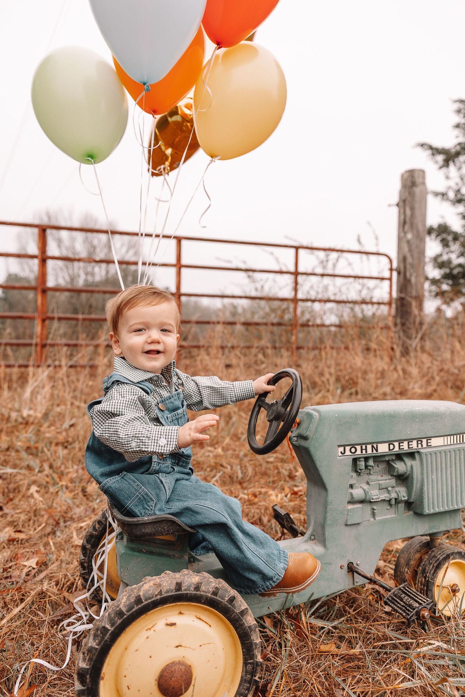 1 yr old studio session. smash cake. happy birthday