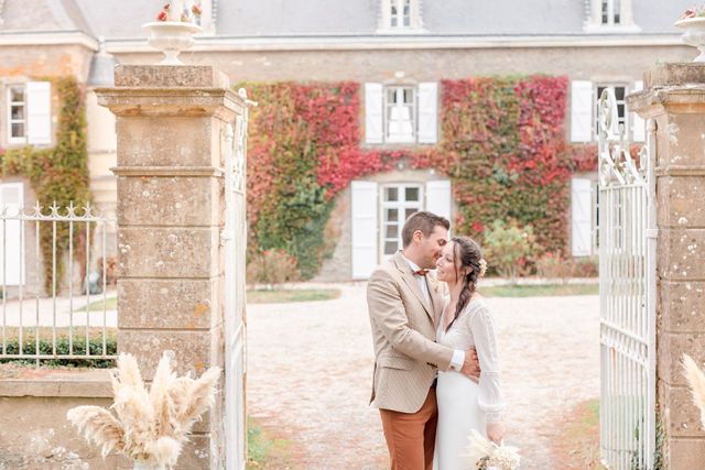 Wedding venue exterior featuring stone columns and red ivy climbing the walls in autumn.
